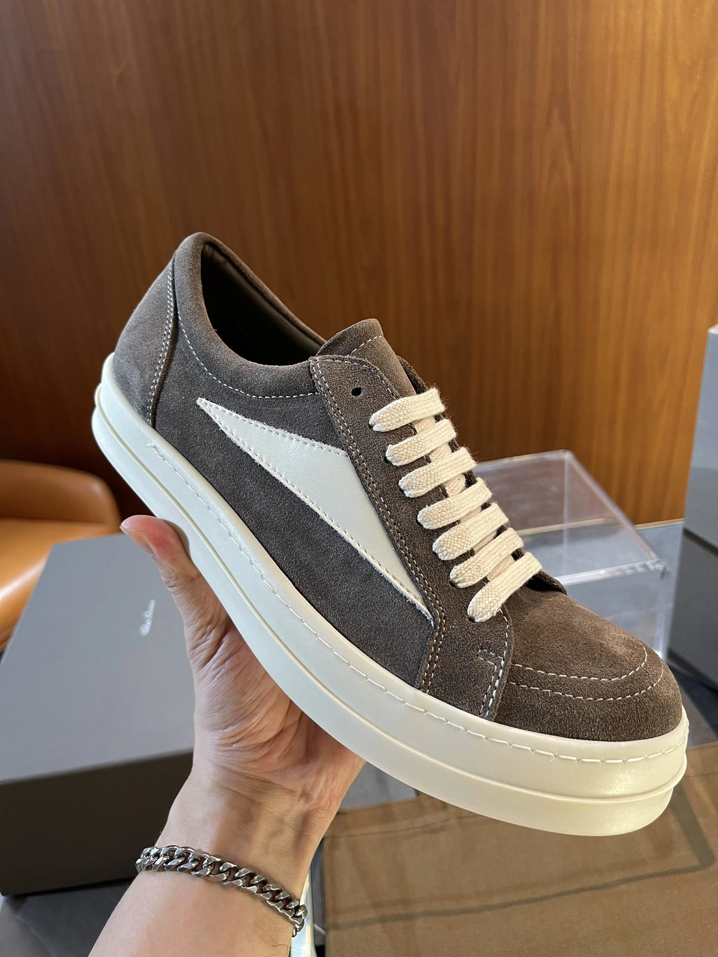 OOBB-- Ow59s RU02B2897LVSLPO-7811 cowhide item:E-X332H1310