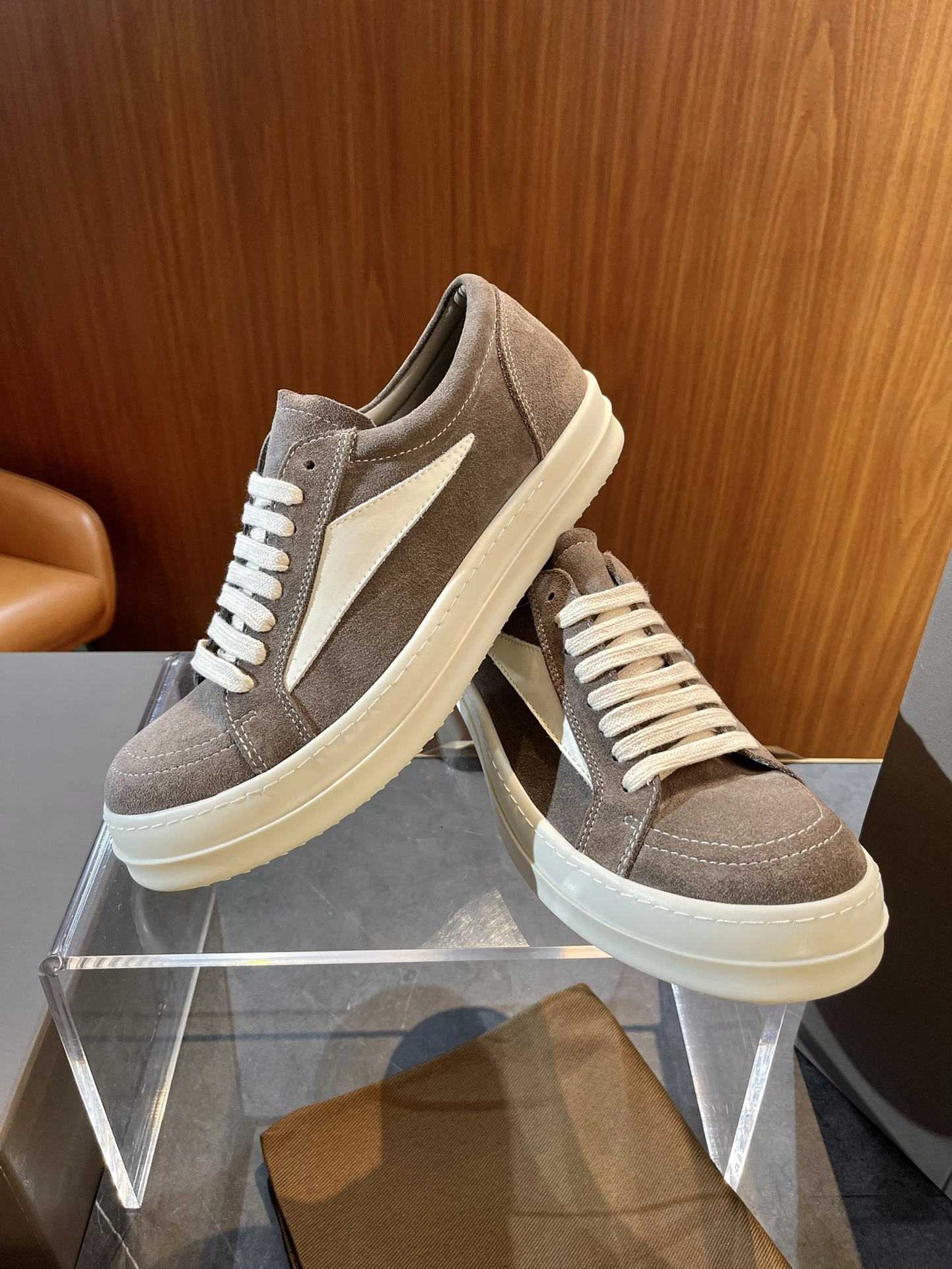 OOBB-- Ow59s RU02B2897LVSLPO-7811 cowhide item:E-X332H1310