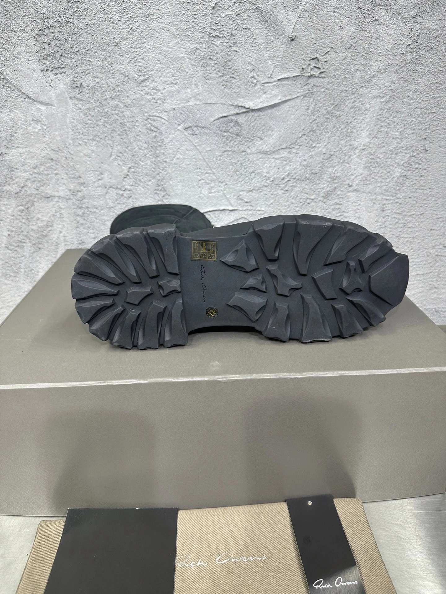 OOBB-- Ow59s RU02D6882LWN99BLACK cowhide item:E-X076J1731