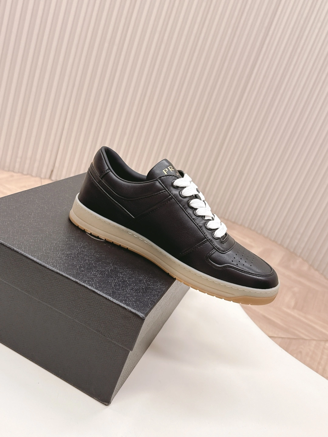 OOBB-- Pr141 1E792M_038_F0632_F_B030 cowhide sheepskin item:E-X002I0817