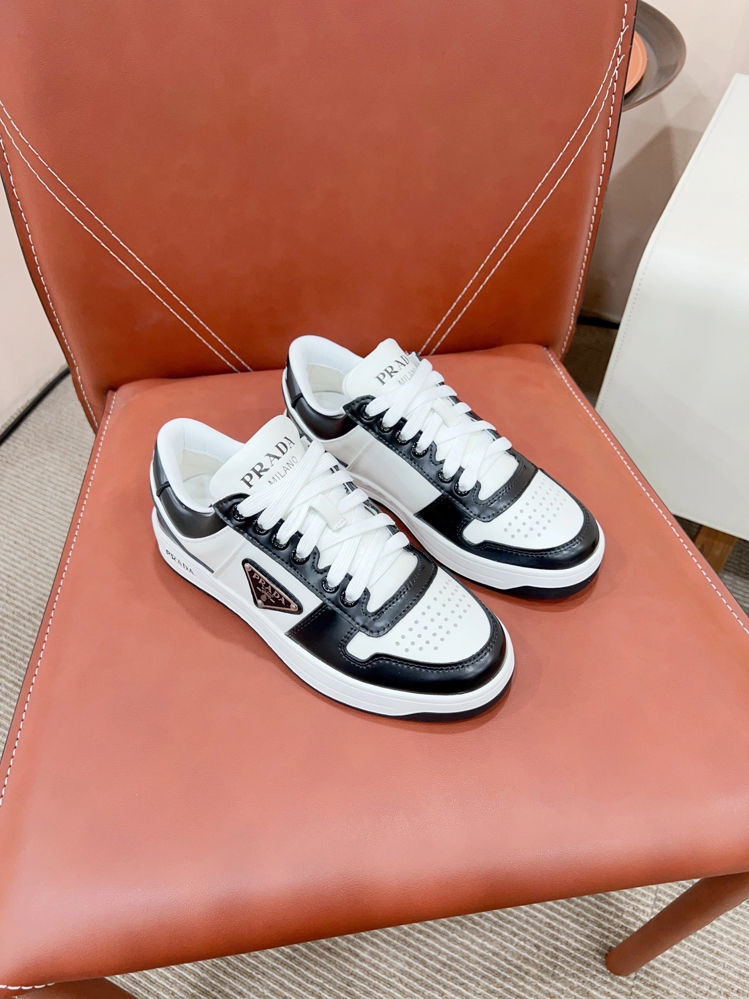 OOBB-- Pr141 1E792M_3LKG_F0964_F_B030 Calfskin item:D-X000H2864