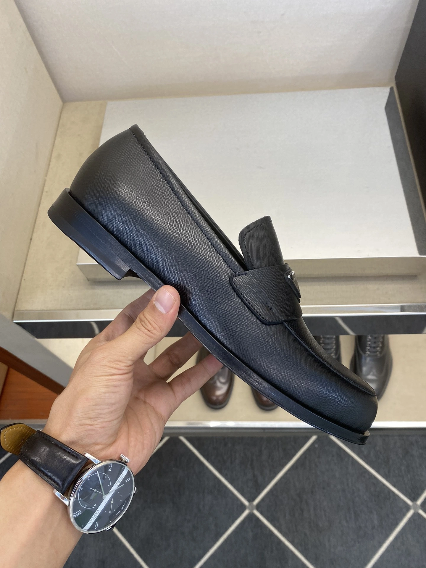 OOBB-- Pr141 2DB180_053_F0002_F_G001 Calfskin item:D-X313I0424