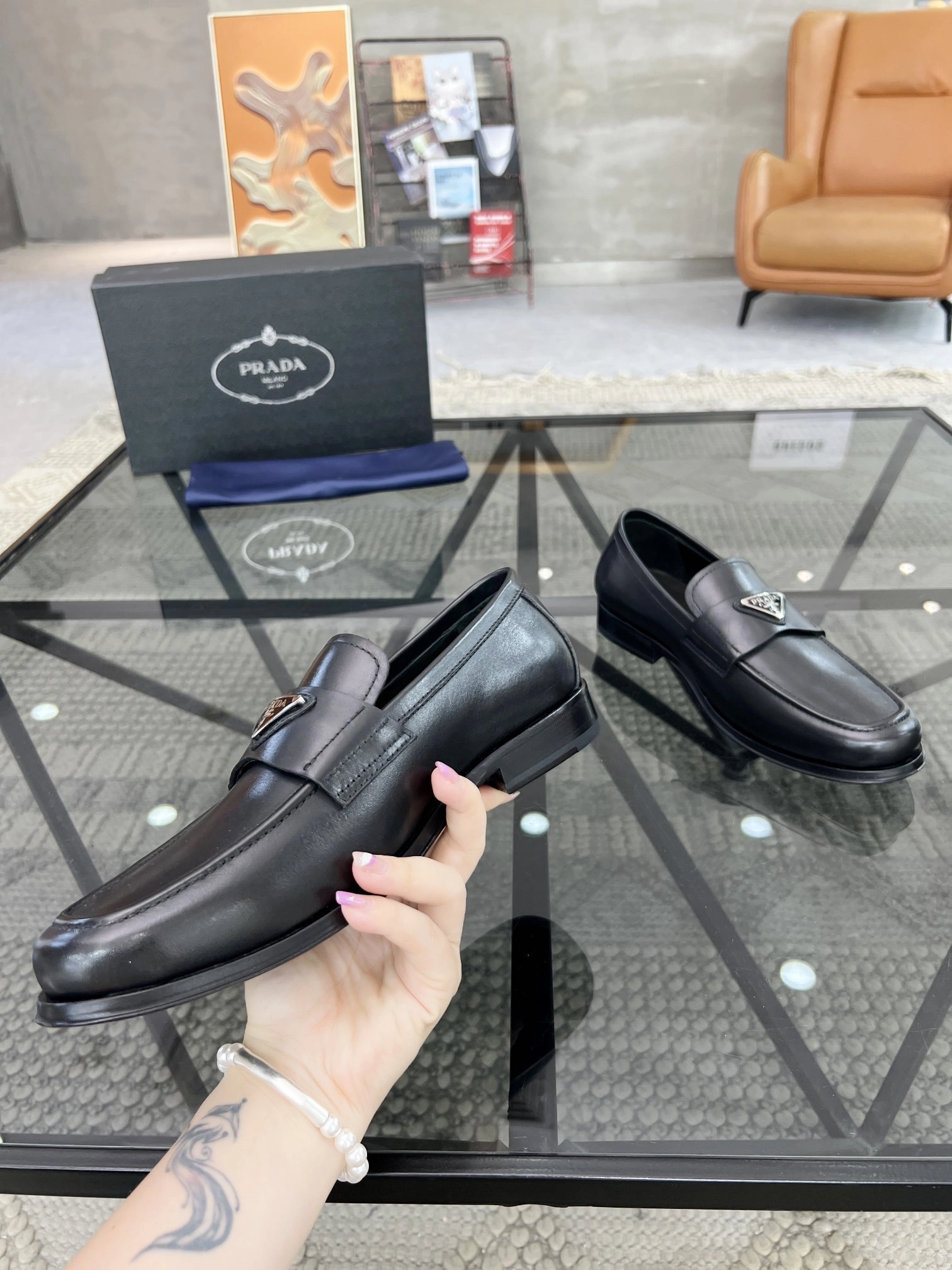 OOBB-- Pr141 2DB209_055_F0002_F_X000 Calfskin item:D-X158I0412
