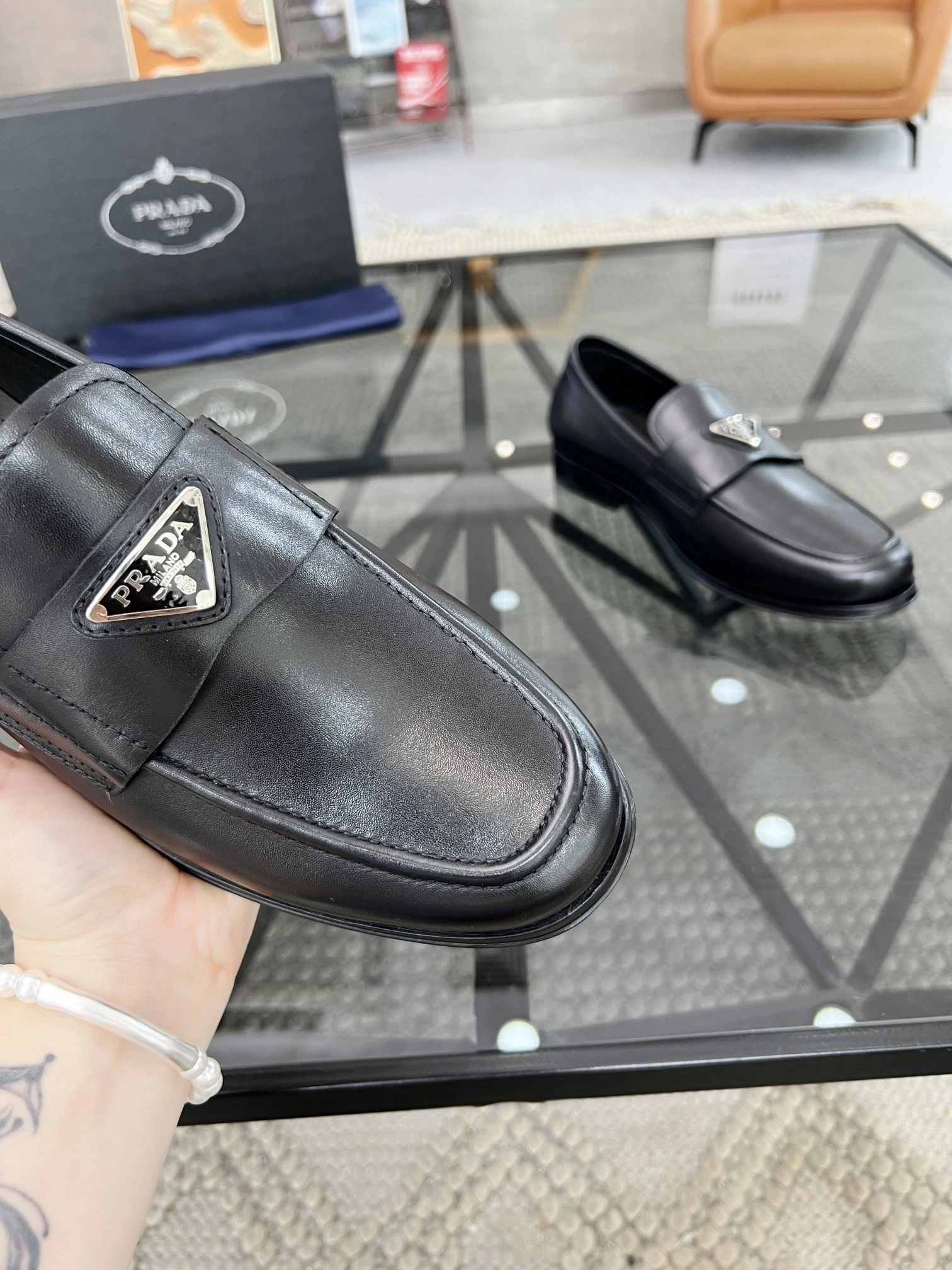 OOBB-- Pr141 2DB209_055_F0002_F_X000 Calfskin item:D-X158I0412