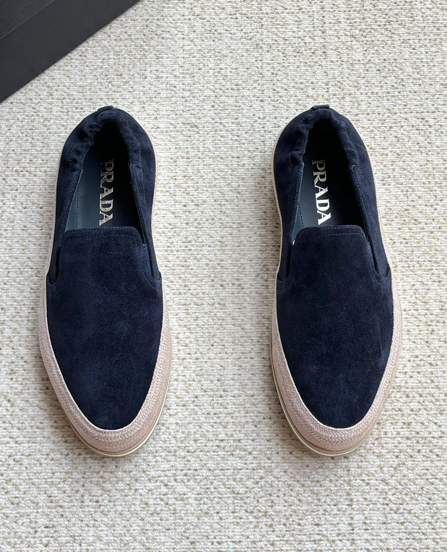 OOBB-- Pr141 2DG126_054_F0008 Calfskin item:E-X158D0263W