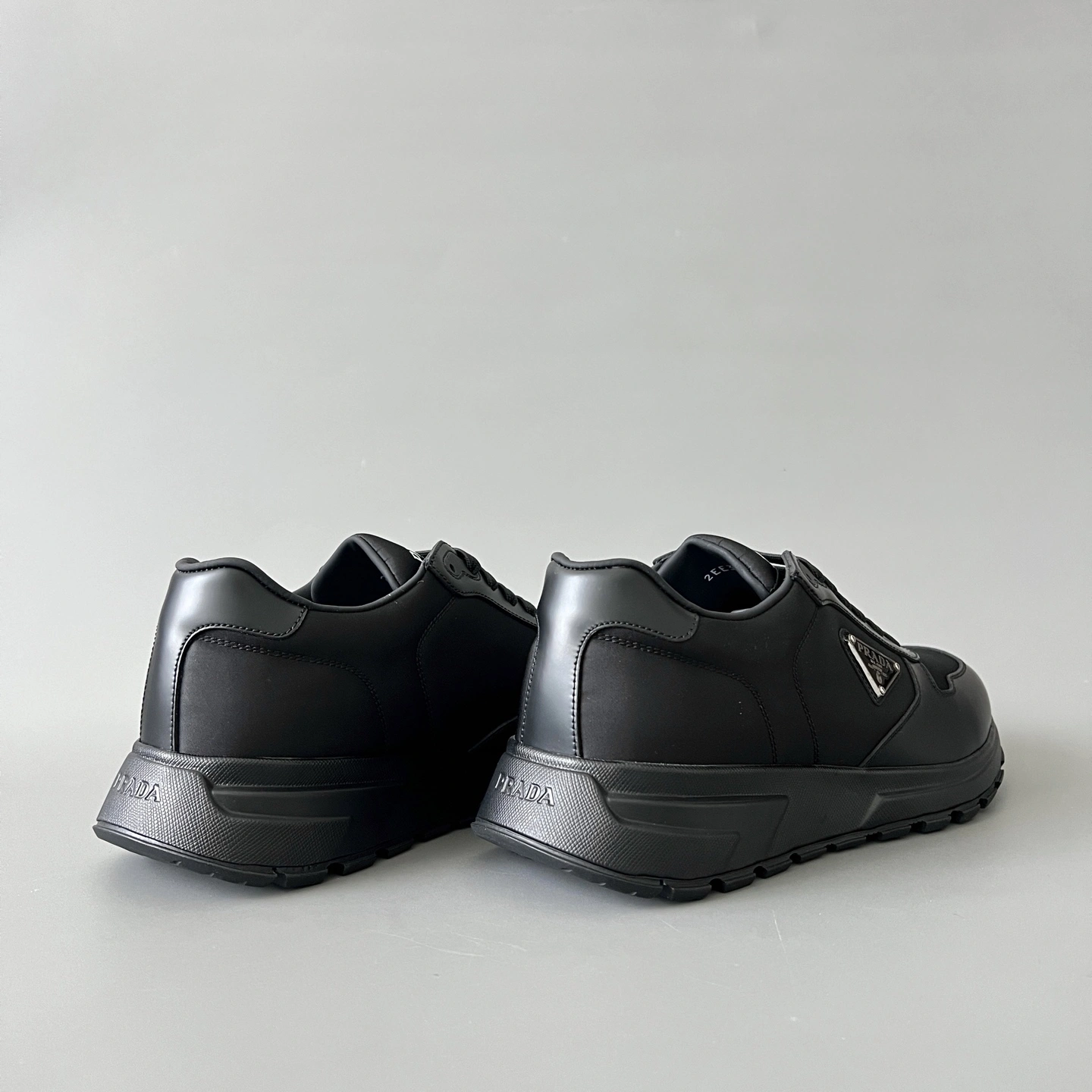 OOBB-- Pr141 2EE369_3LF5_F0632_F_G000 cowhide item:E-X300H1358