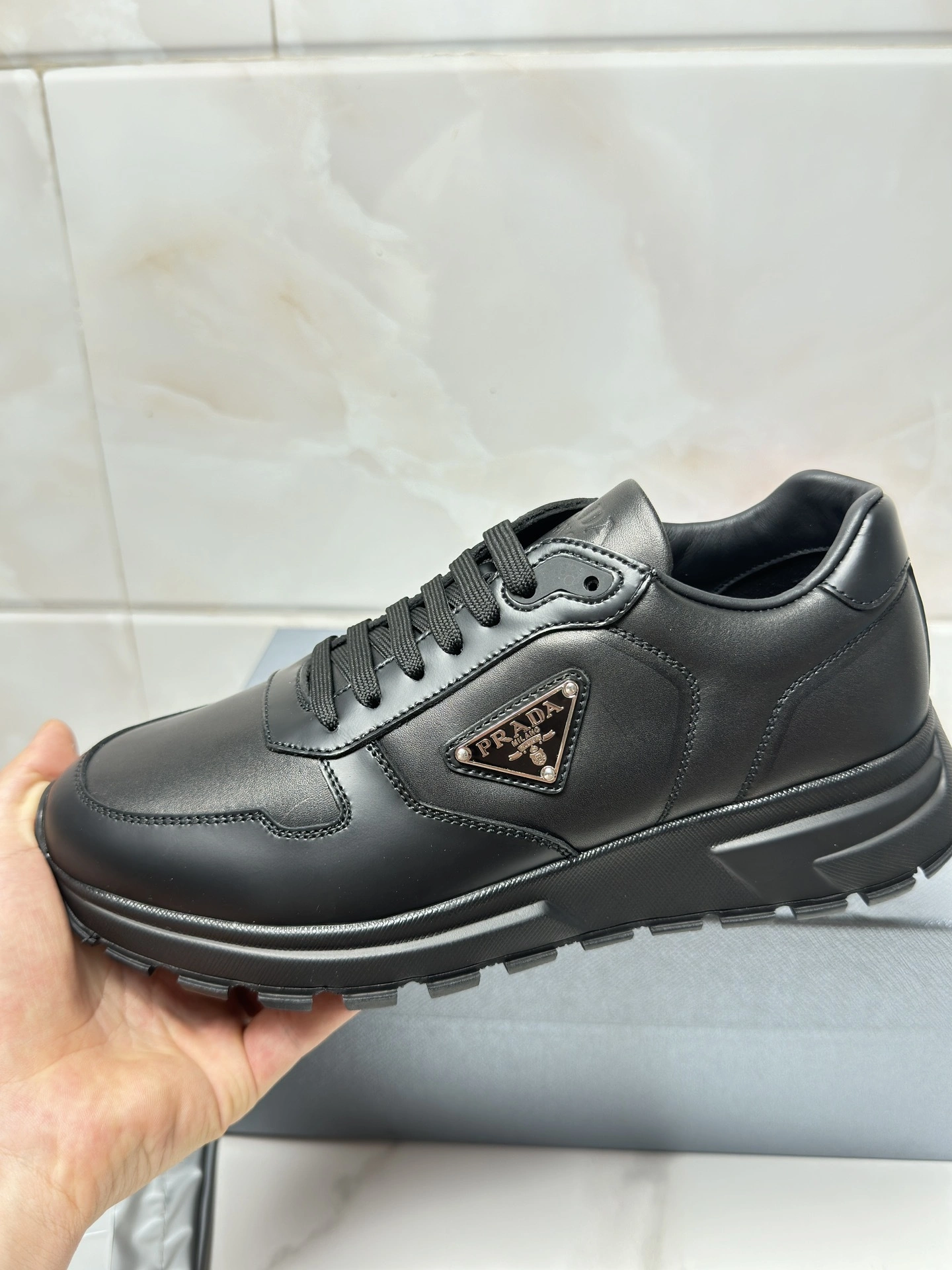 OOBB-- Pr141 2EE369_3LKI_F0002_F_G000 cowhide item:D-X000I0404
