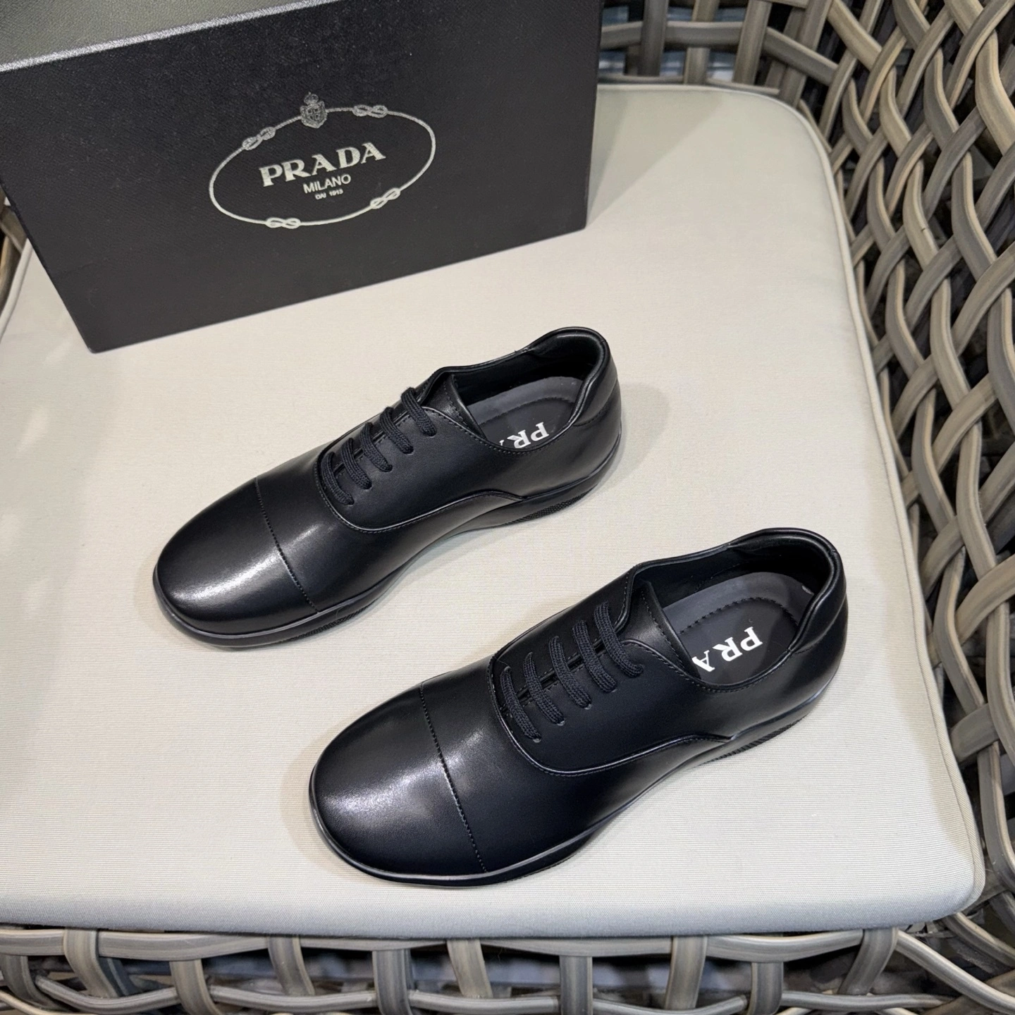 OOBB-- Pr141 4E0770_070_F0002_F_D001 calfskin item：E-X230I0129