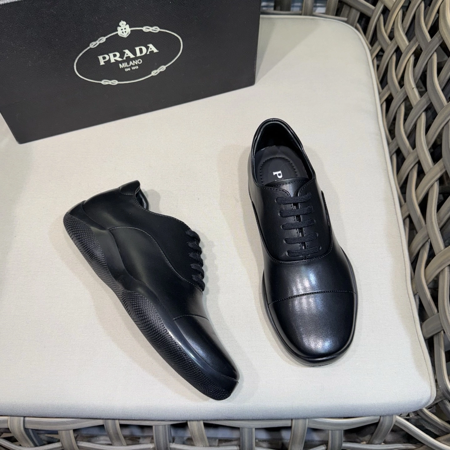 OOBB-- Pr141 4E0770_070_F0002_F_D001 calfskin item：E-X230I0129