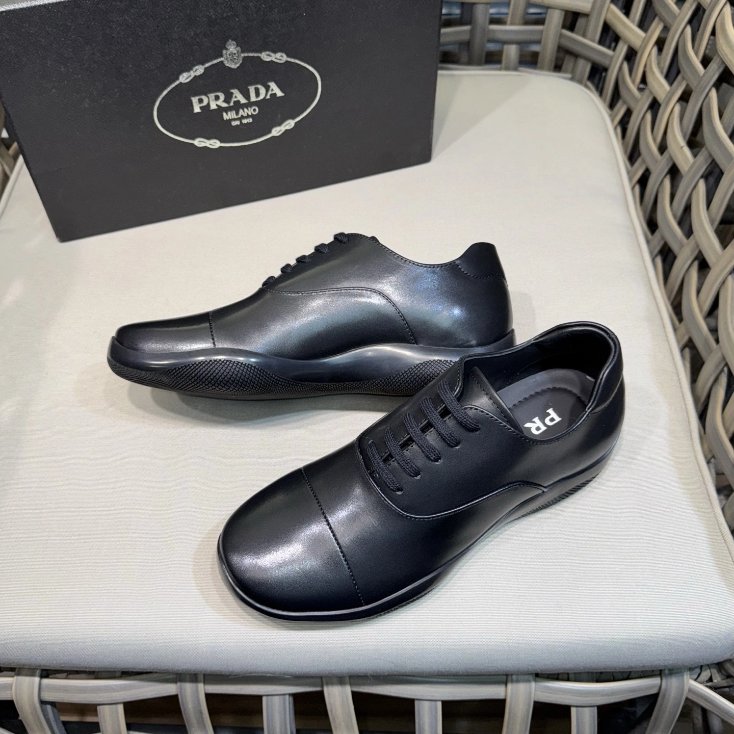 OOBB-- Pr141 4E0770_070_F0002_F_D001 calfskin item：E-X230I0129