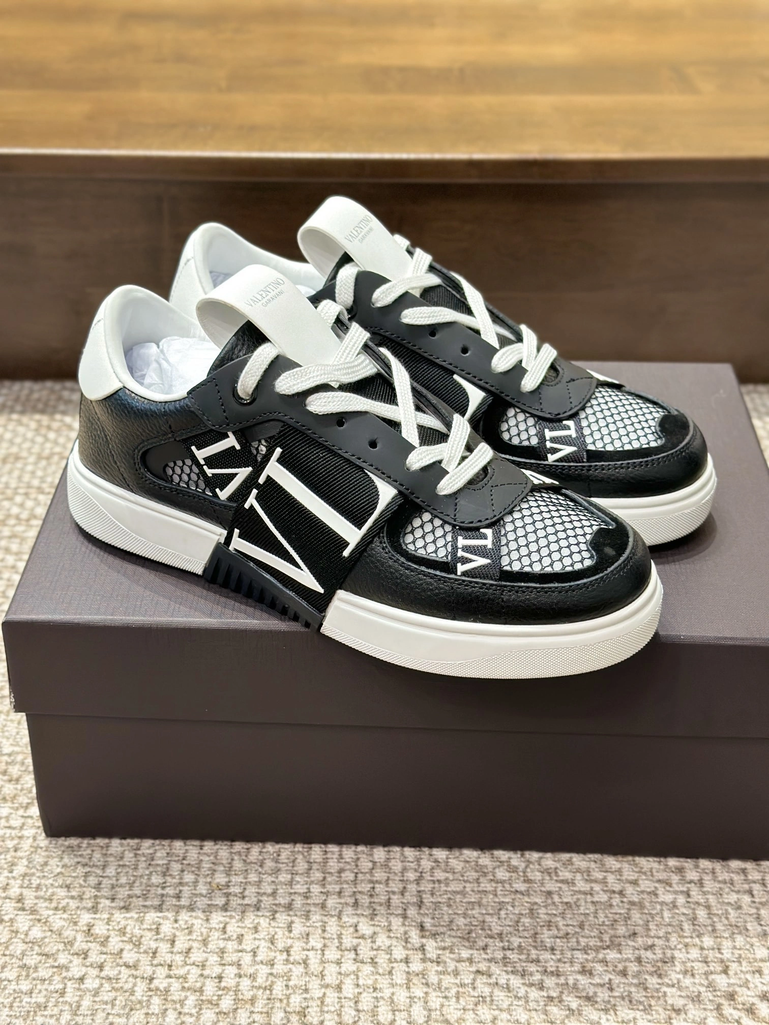 OOBB-- V1859ti9o 2Y2S0C58SWF0NI Calfskin item:E-X230F1822