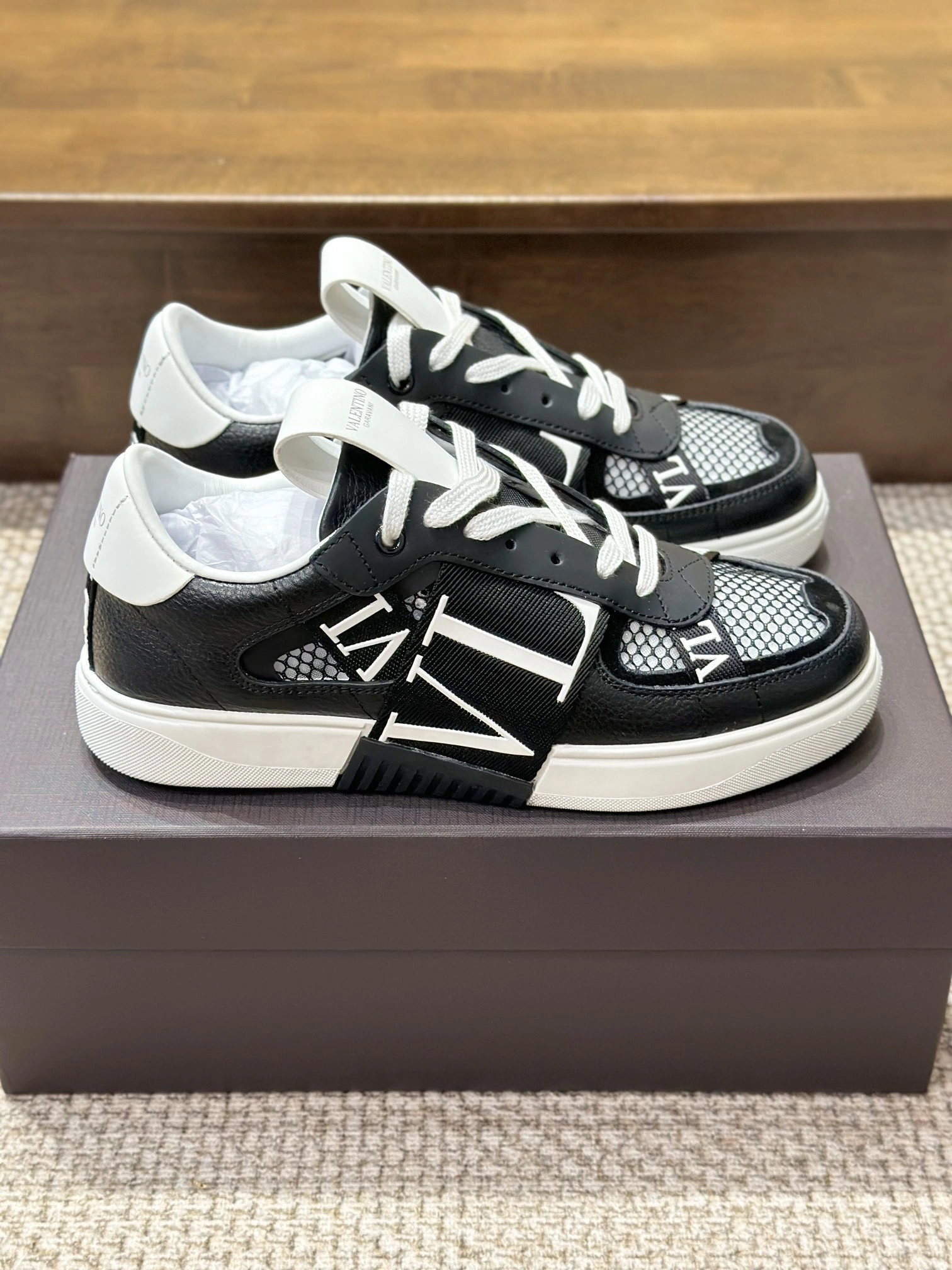 OOBB-- V1859ti9o 2Y2S0C58SWF0NI Calfskin item:E-X230F1822