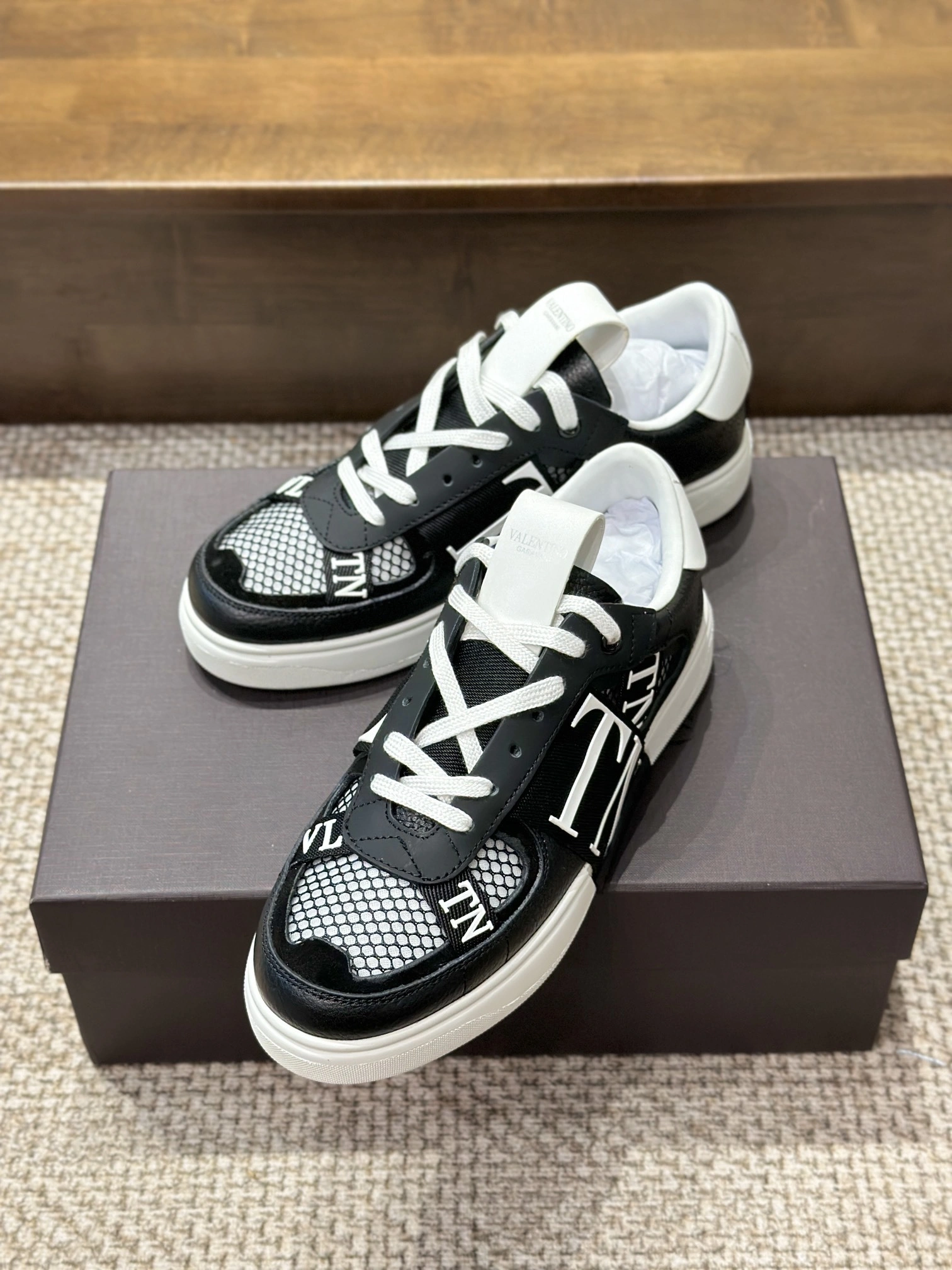 OOBB-- V1859ti9o 2Y2S0C58SWF0NI Calfskin item:E-X230F1822