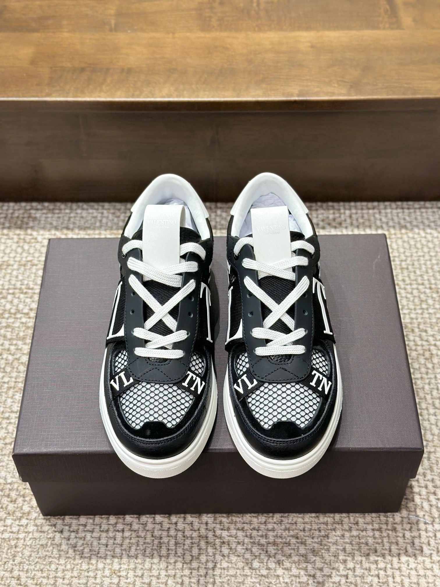 OOBB-- V1859ti9o 2Y2S0C58SWF0NI Calfskin item:E-X230F1822