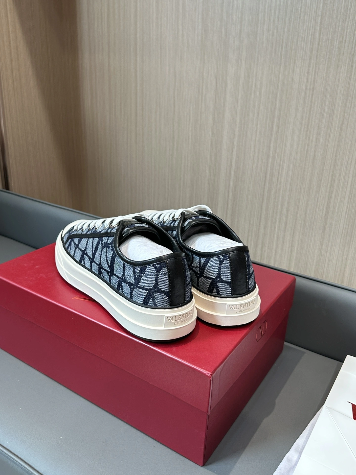 OOBB-- V1859ti9o 4Y2S0H02HQWYEX cowhide item:E-X230F1826