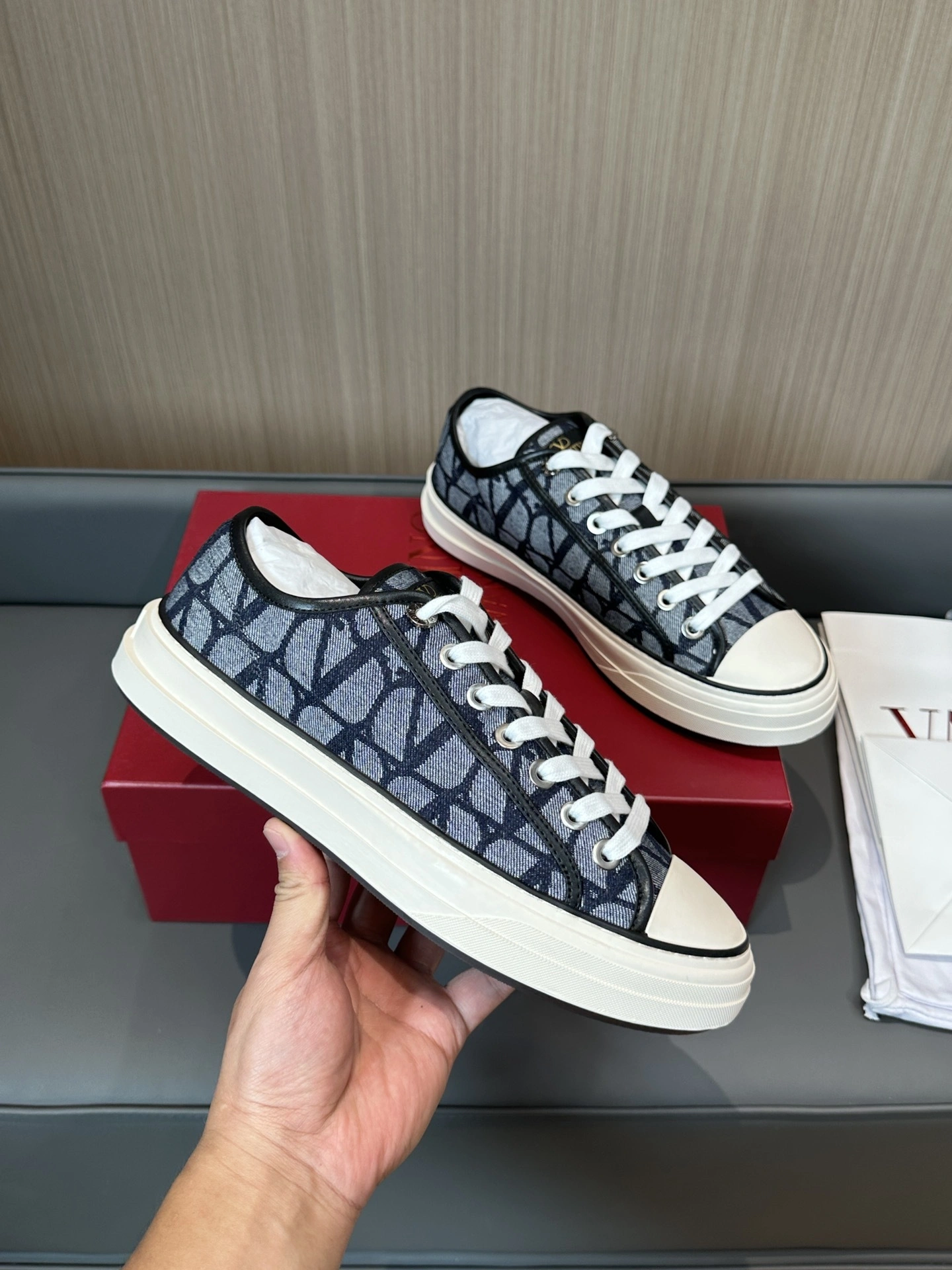 OOBB-- V1859ti9o 4Y2S0H02HQWYEX cowhide item:E-X230F1826