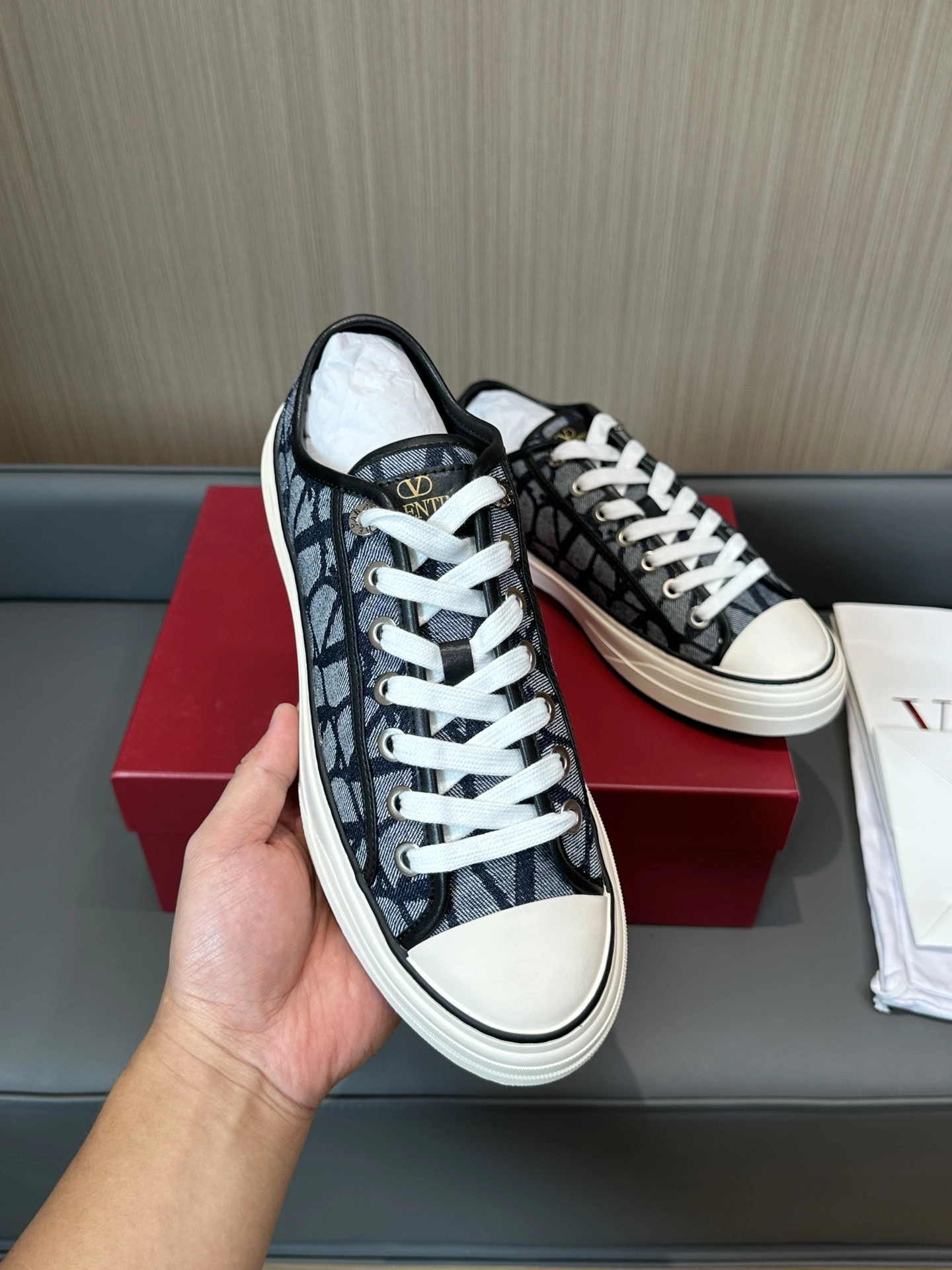 OOBB-- V1859ti9o 4Y2S0H02HQWYEX cowhide item:E-X230F1826