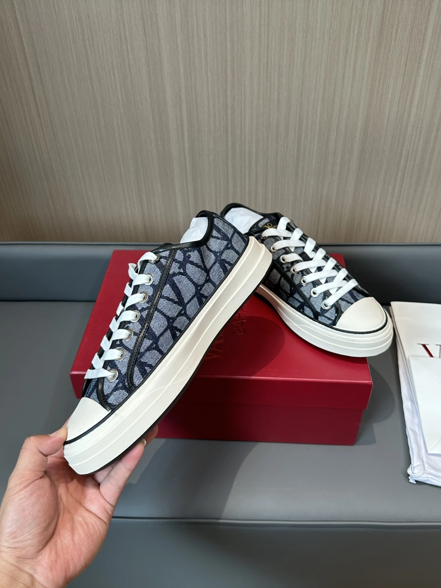 OOBB-- V1859ti9o 4Y2S0H02HQWYEX cowhide item:E-X230F1826