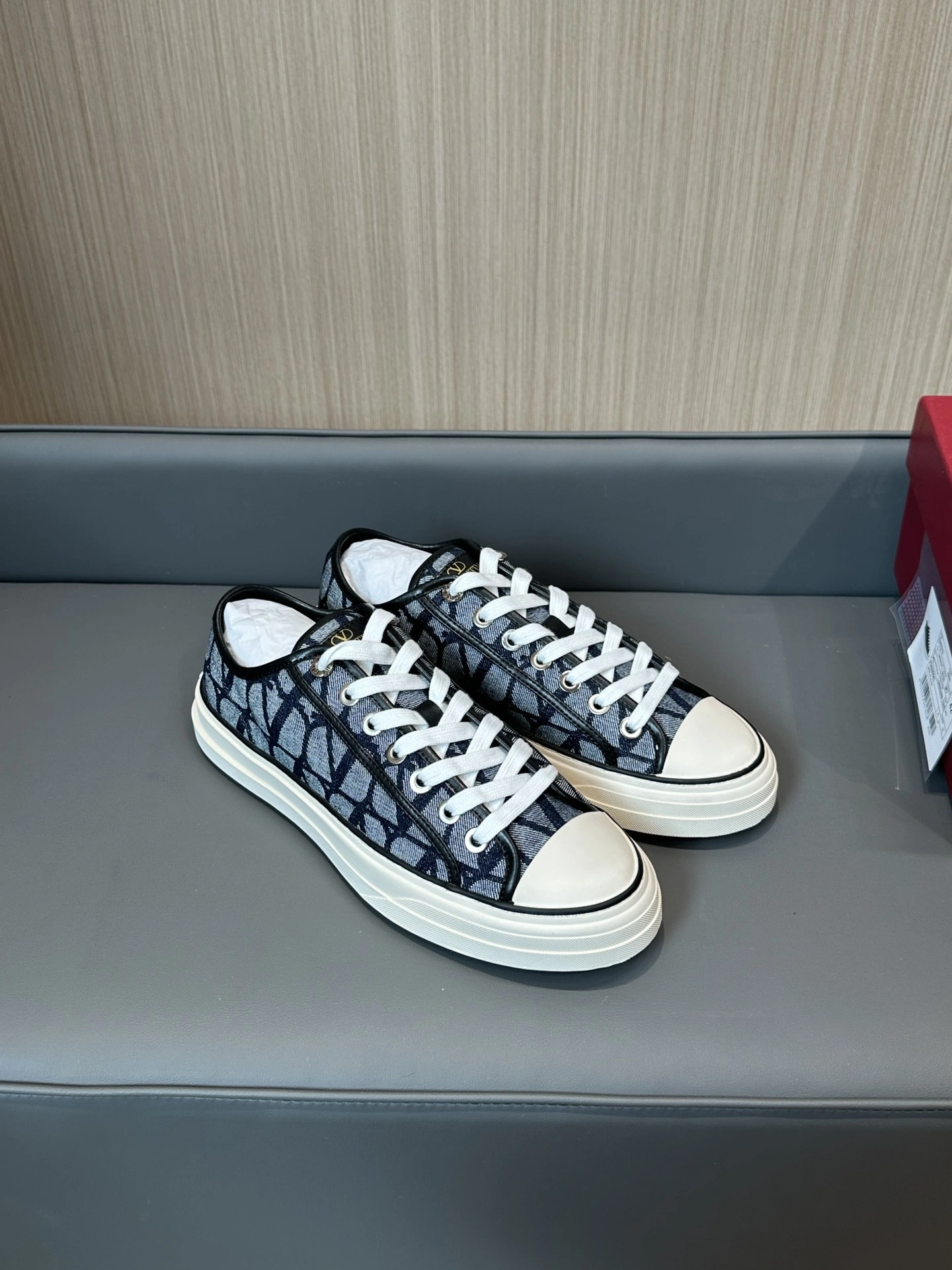OOBB-- V1859ti9o 4Y2S0H02HQWYEX cowhide item:E-X230F1826