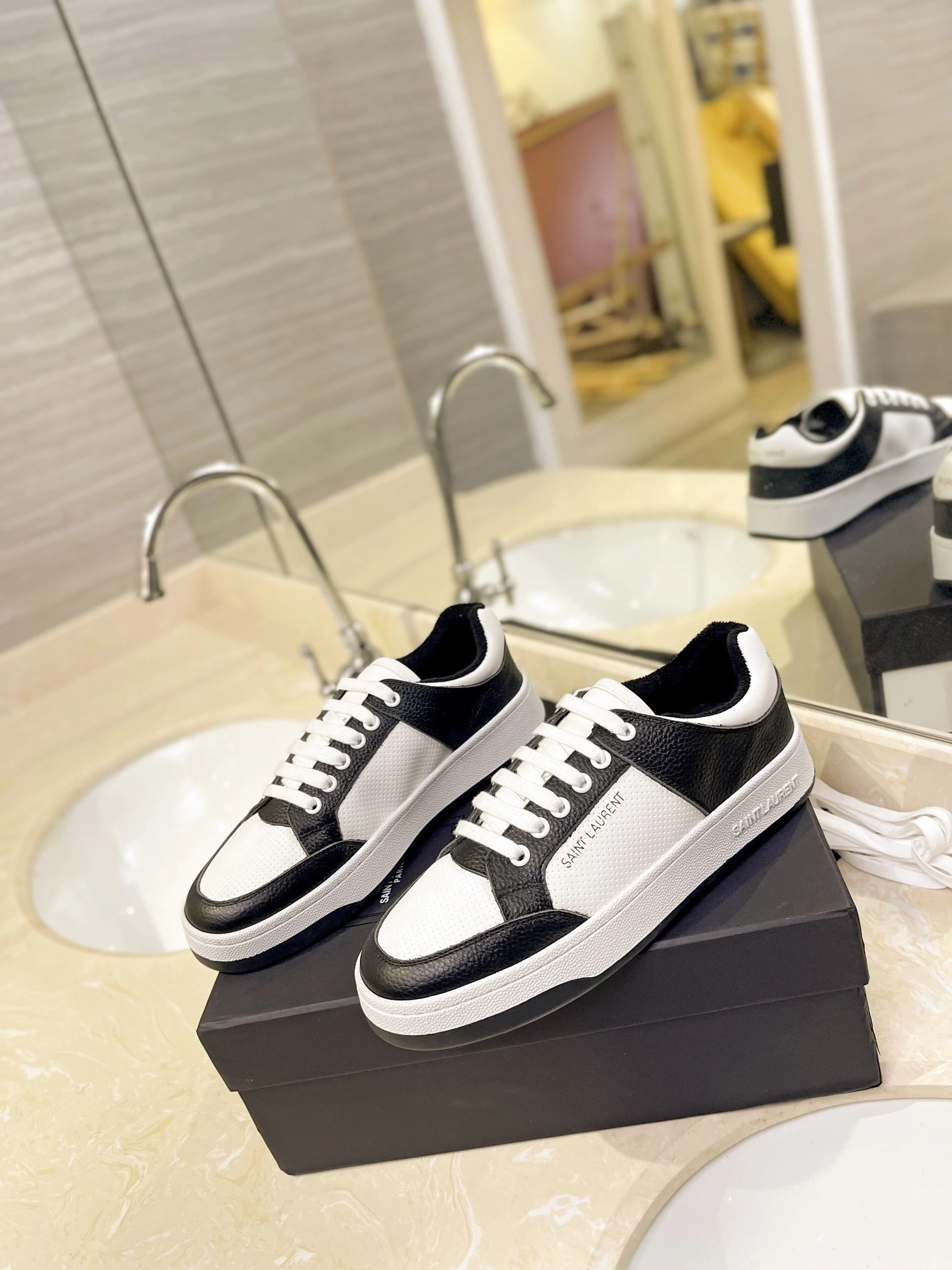 OOBB-- Yv5s 713600AAAWR9063 cowhide item:D-X000F0750
