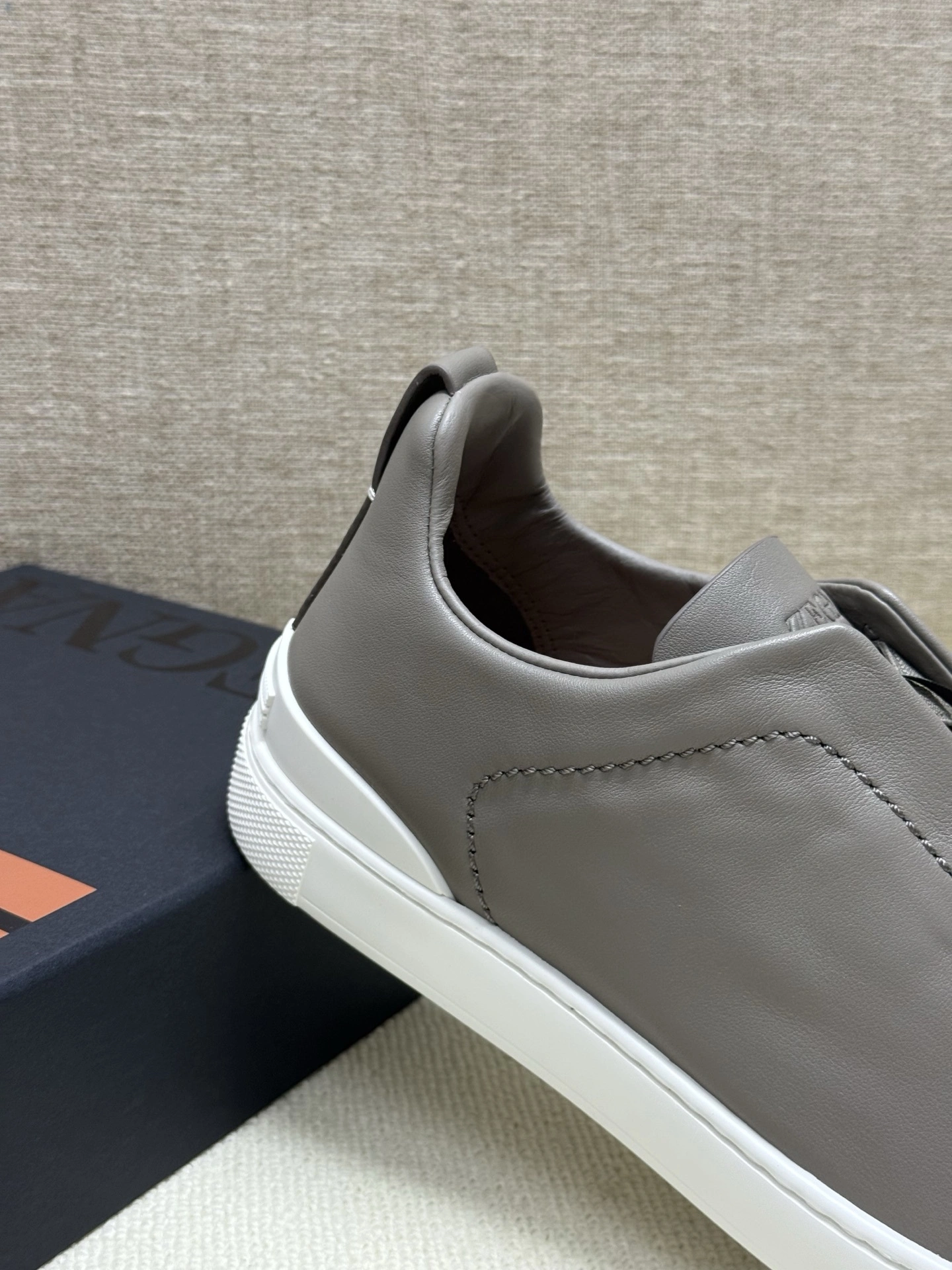 OOBB-- Z5691 LHCVO-S4667Z-CSR TRIPLE STITCH™ SECONDSKIN Calfskin item:E-X000I0538