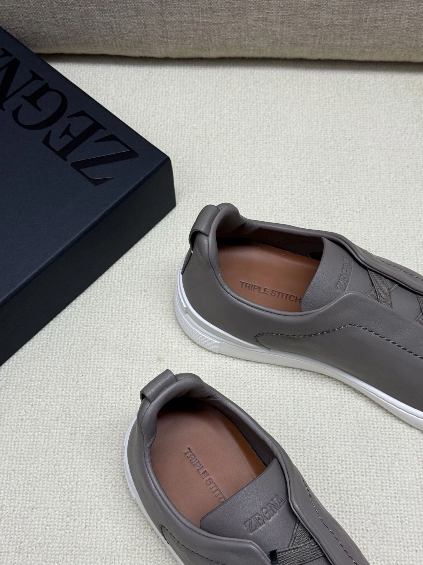 OOBB-- Z5691 LHCVO-S4667Z-CSR TRIPLE STITCH™ SECONDSKIN Calfskin item:E-X000I0538