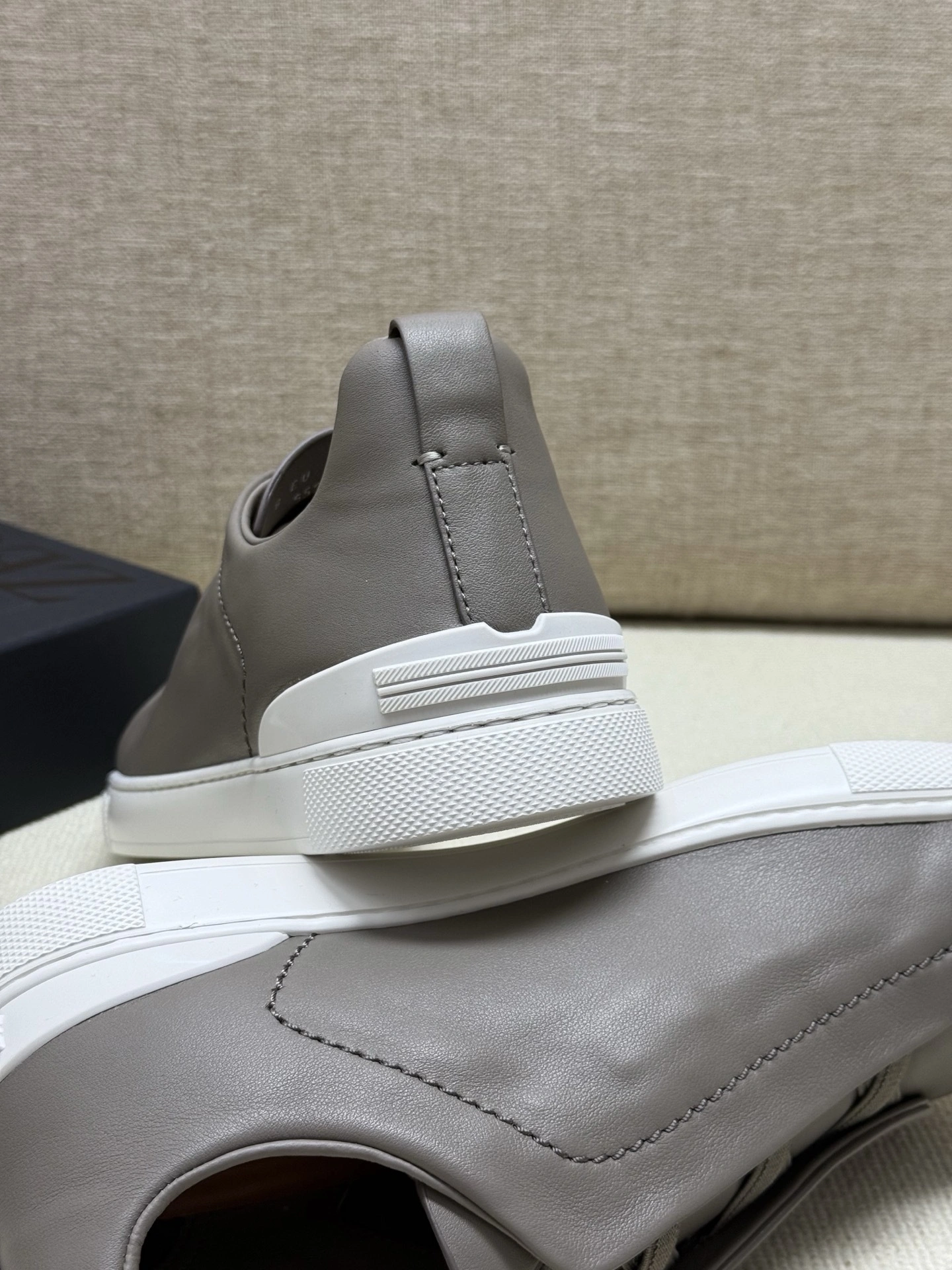 OOBB-- Z5691 LHCVO-S4667Z-CSR TRIPLE STITCH™ SECONDSKIN Calfskin item:E-X000I0538