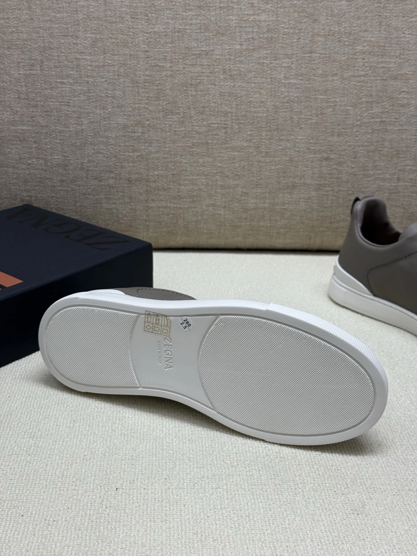 OOBB-- Z5691 LHCVO-S4667Z-CSR TRIPLE STITCH™ SECONDSKIN Calfskin item:E-X000I0538