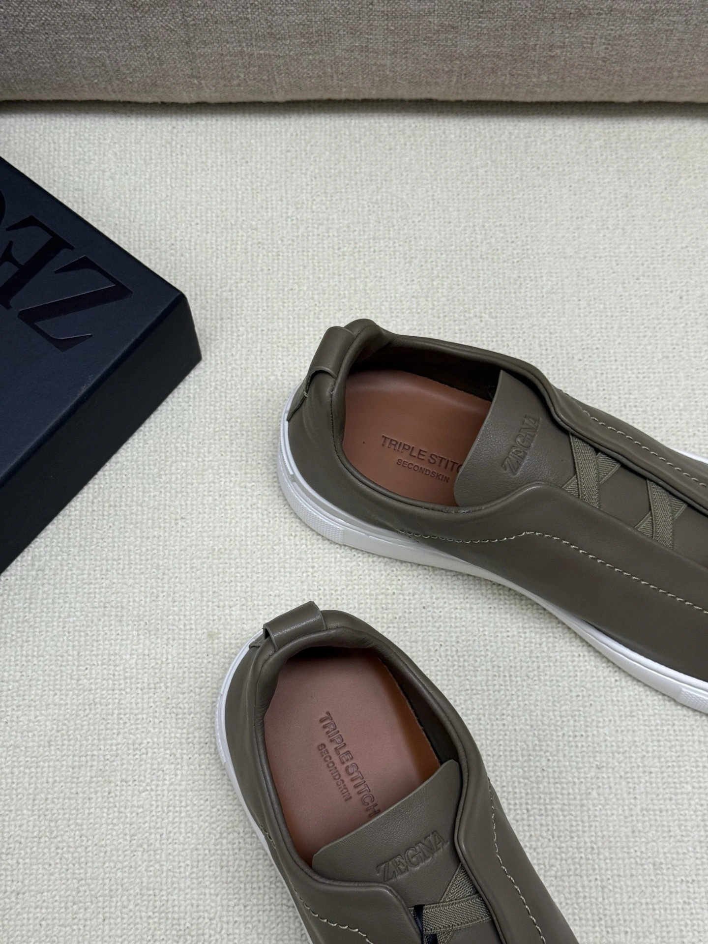 OOBB-- Z5691 LHCVO-S4667Z-TAU TRIPLE STITCH™ SECONDSKIN Calfskin item:E-X000I0533