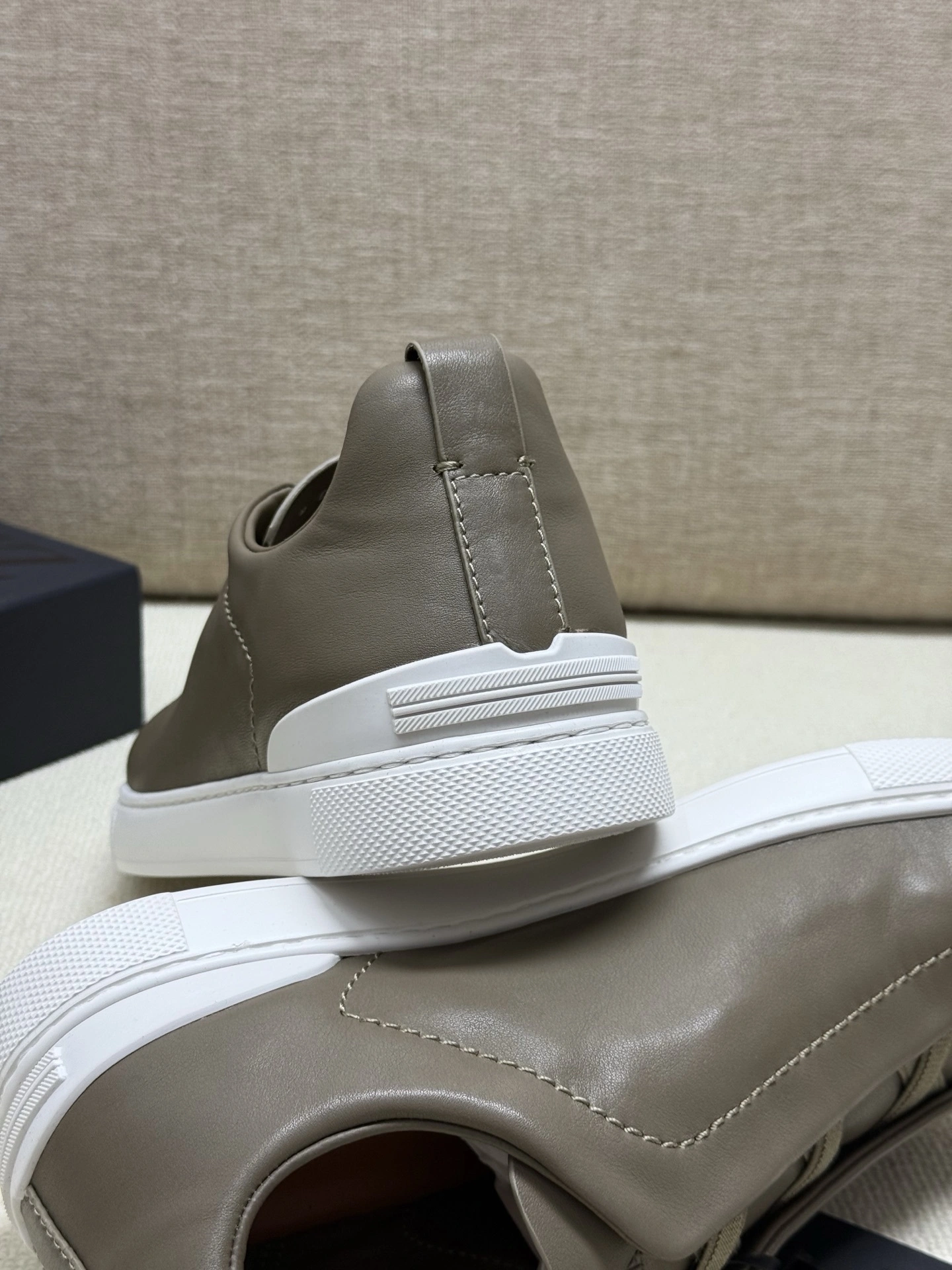 OOBB-- Z5691 LHCVO-S4667Z-TAU TRIPLE STITCH™ SECONDSKIN Calfskin item:E-X000I0533