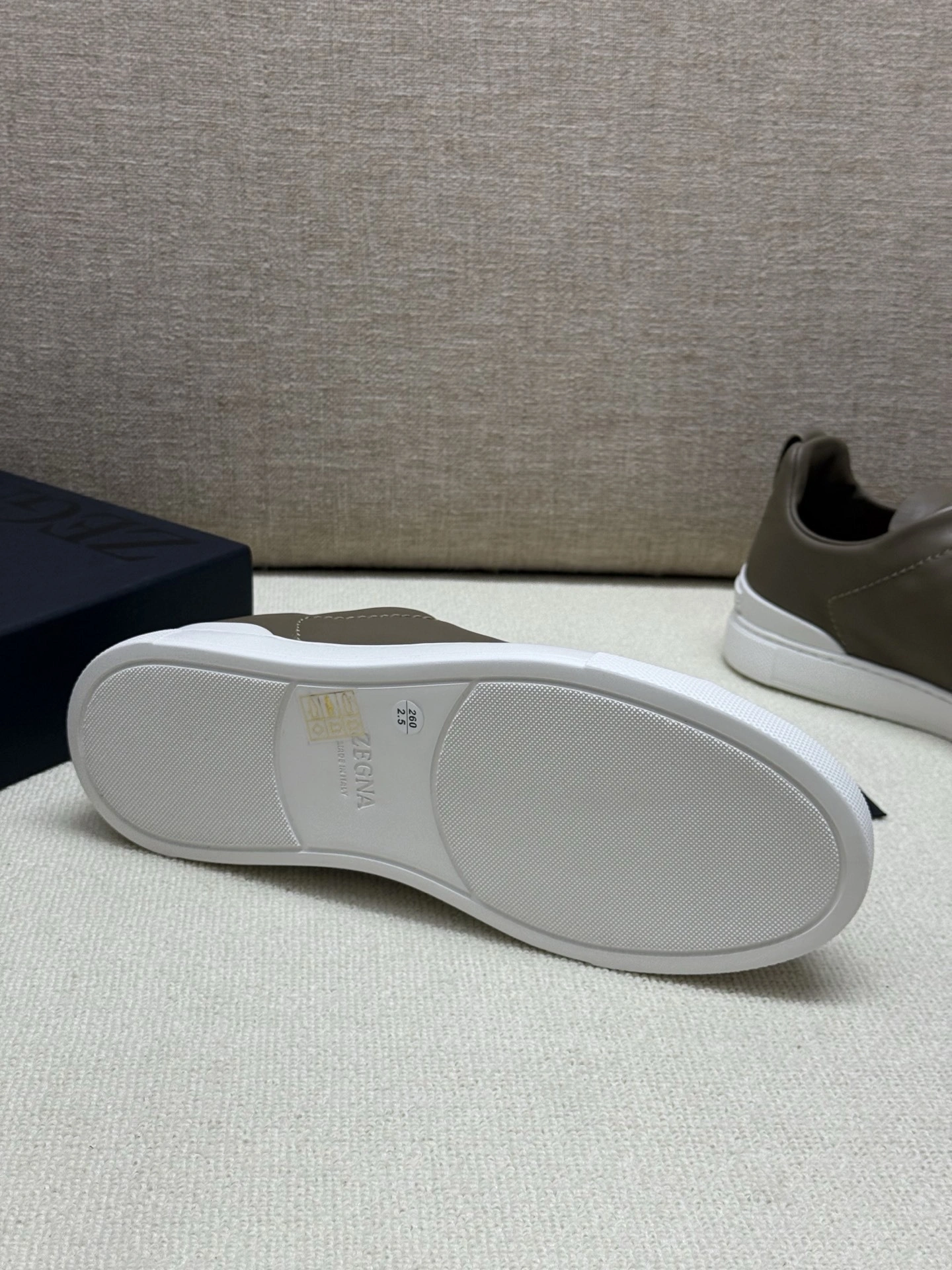 OOBB-- Z5691 LHCVO-S4667Z-TAU TRIPLE STITCH™ SECONDSKIN Calfskin item:E-X000I0533