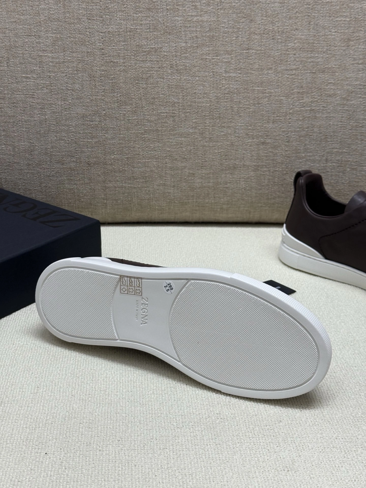 OOBB-- Z5691 LHOTA-S5207Z-CFF TRIPLE STITCH™ SECONDSKIN Calfskin item:E-X000I0530
