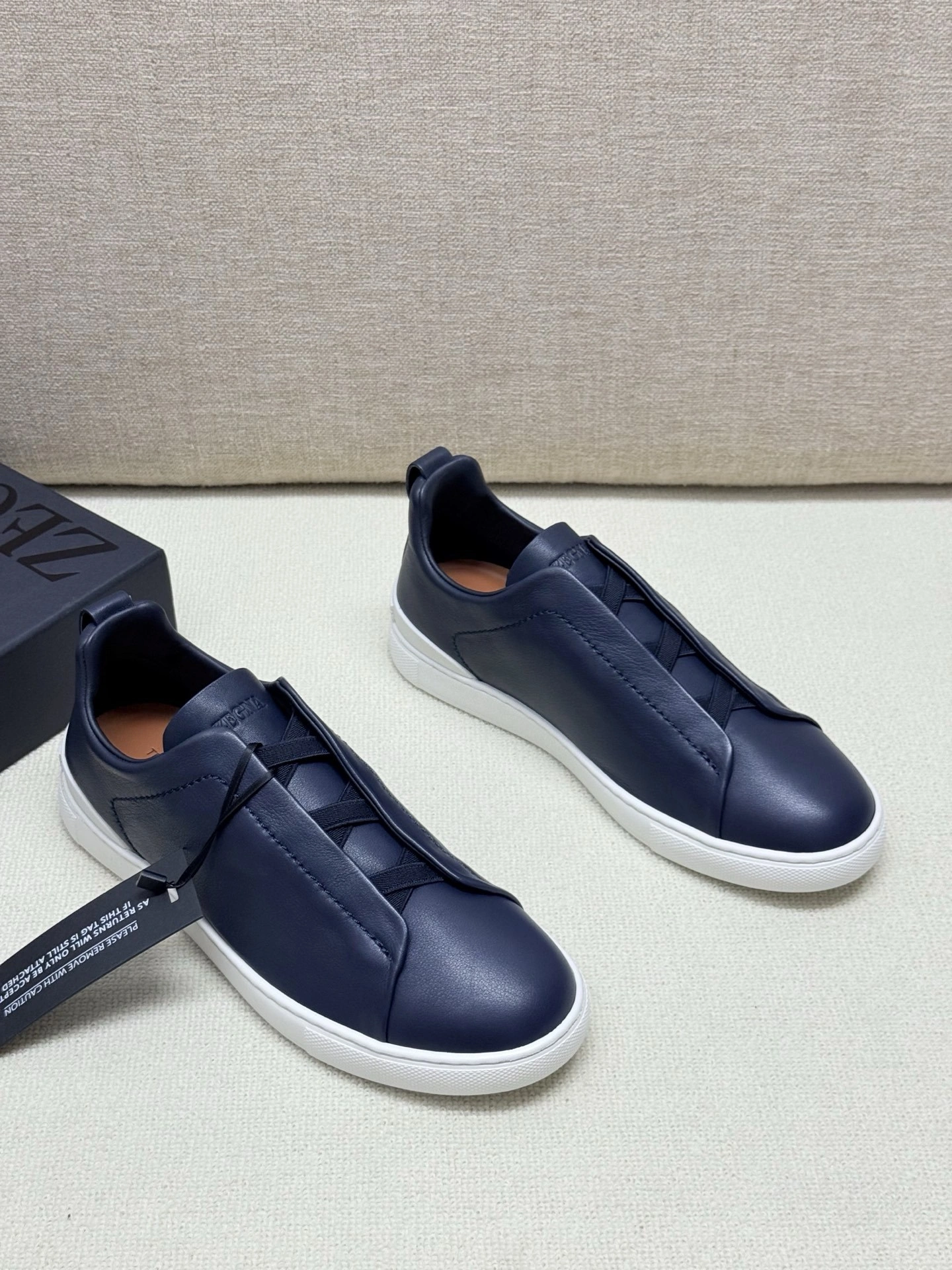 OOBB-- Z5691 LHOTA-S5207Z-ERA TRIPLE STITCH™ SECONDSKIN Calfskin item:E-X000I0534