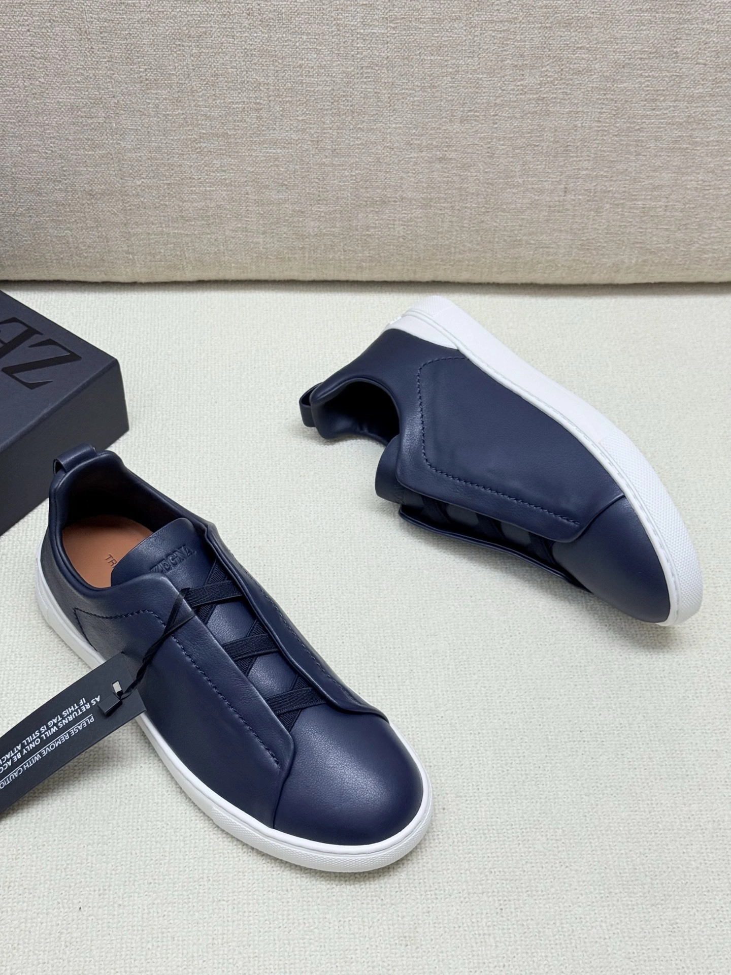 OOBB-- Z5691 LHOTA-S5207Z-ERA TRIPLE STITCH™ SECONDSKIN Calfskin item:E-X000I0534