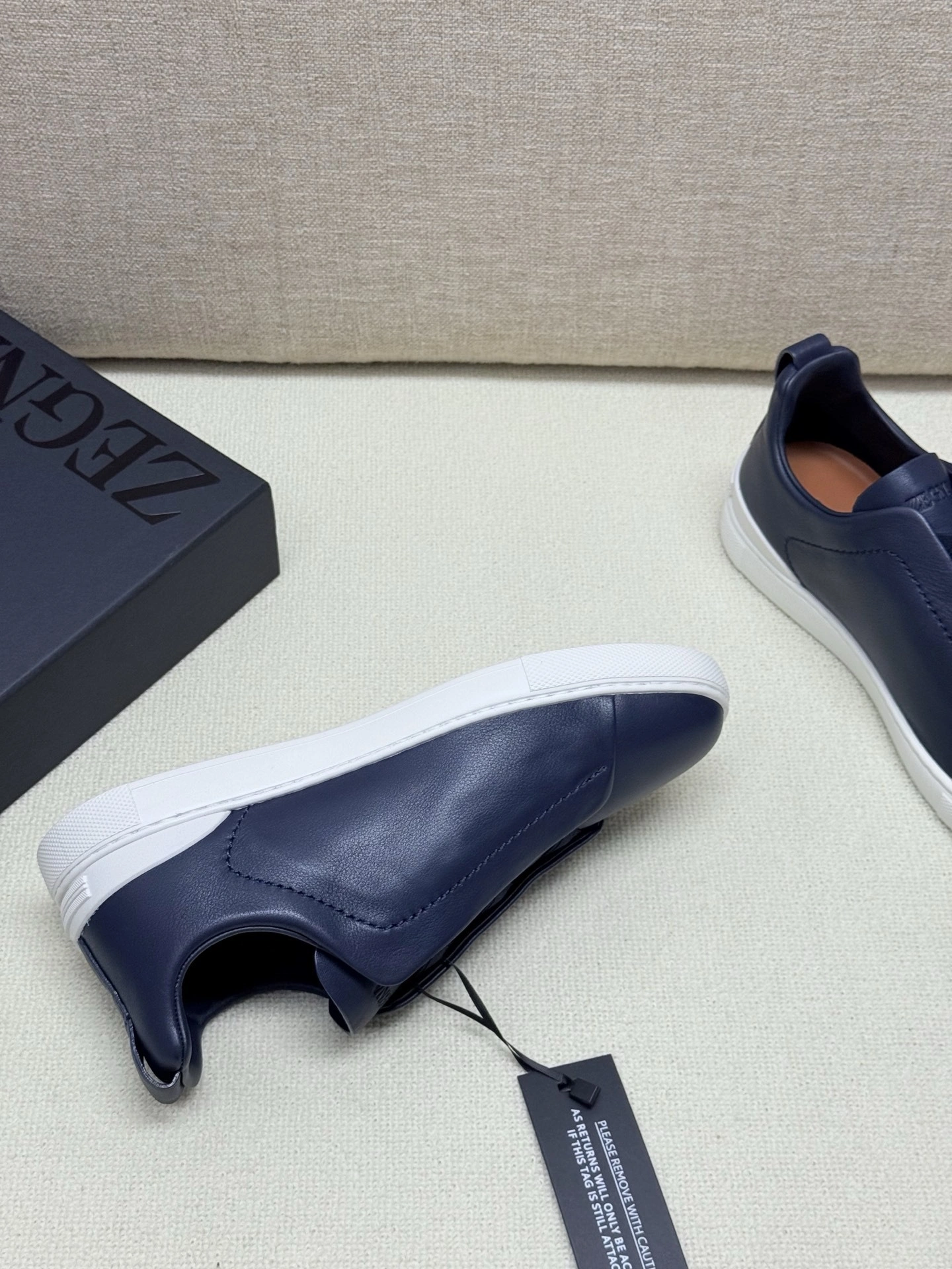 OOBB-- Z5691 LHOTA-S5207Z-ERA TRIPLE STITCH™ SECONDSKIN Calfskin item:E-X000I0534