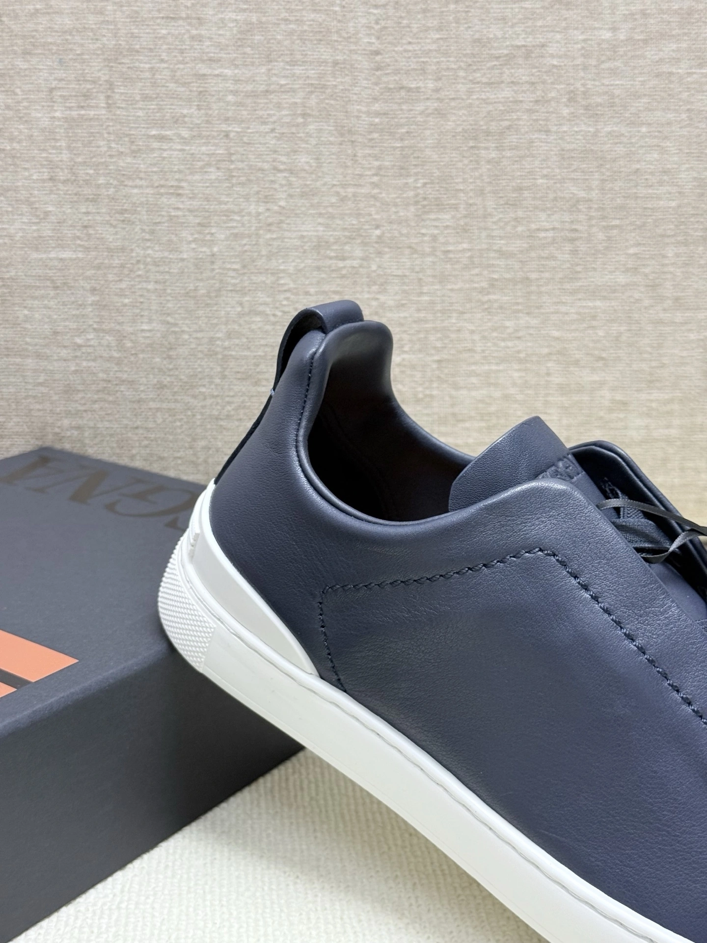 OOBB-- Z5691 LHOTA-S5207Z-ERA TRIPLE STITCH™ SECONDSKIN Calfskin item:E-X000I0534