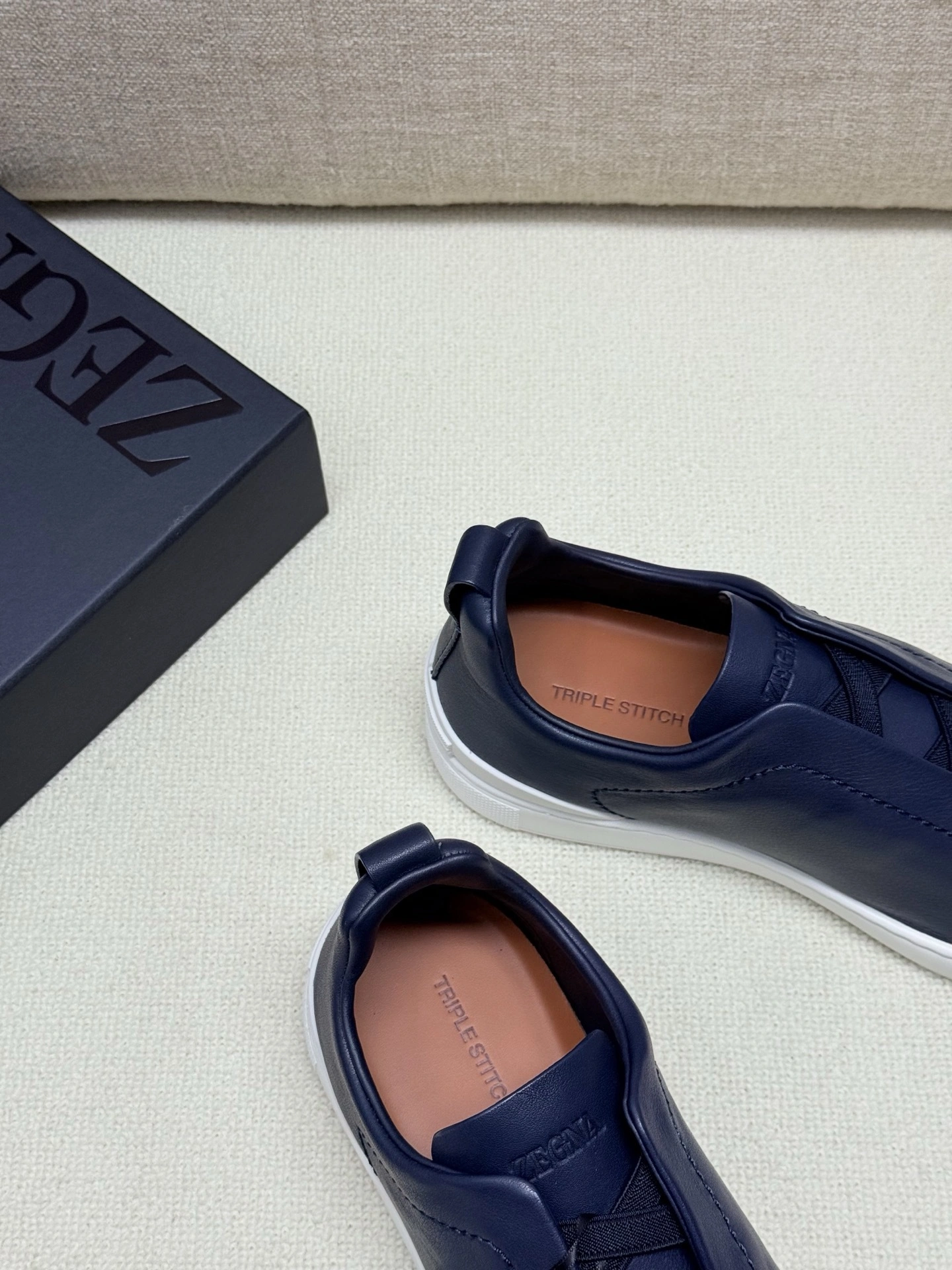 OOBB-- Z5691 LHOTA-S5207Z-ERA TRIPLE STITCH™ SECONDSKIN Calfskin item:E-X000I0534