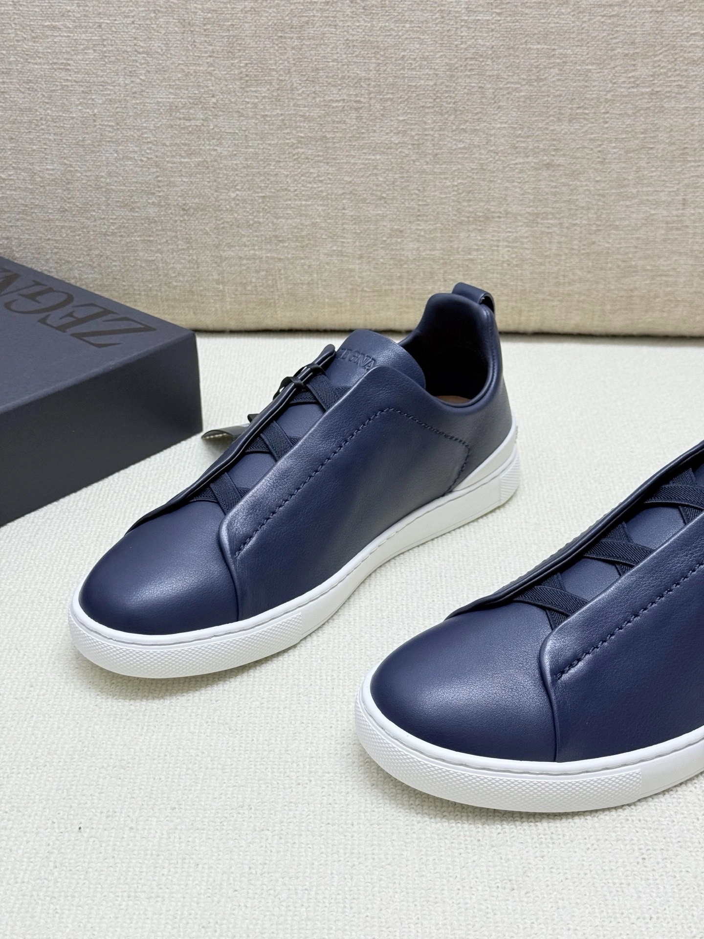 OOBB-- Z5691 LHOTA-S5207Z-ERA TRIPLE STITCH™ SECONDSKIN Calfskin item:E-X000I0534