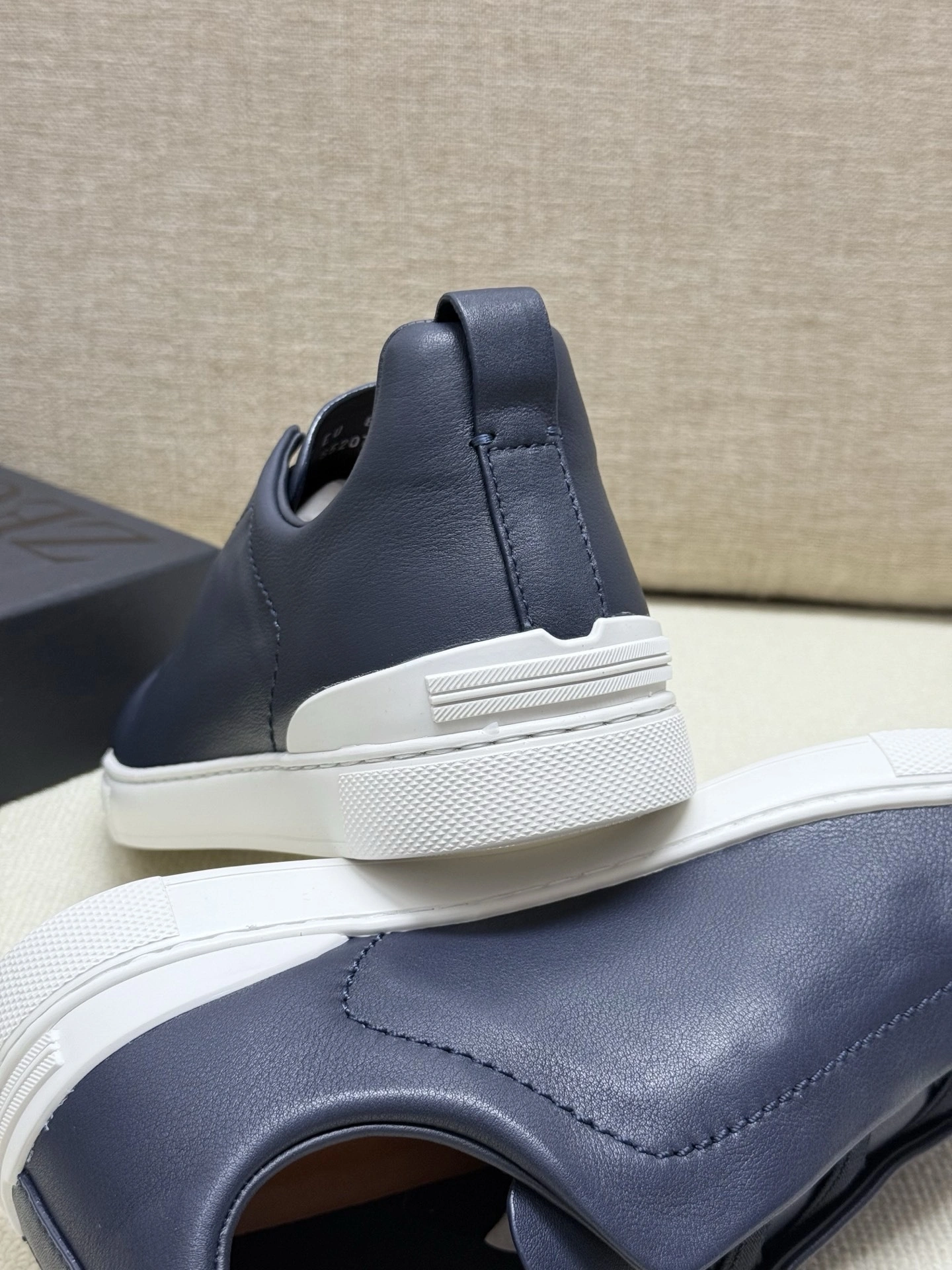 OOBB-- Z5691 LHOTA-S5207Z-ERA TRIPLE STITCH™ SECONDSKIN Calfskin item:E-X000I0534