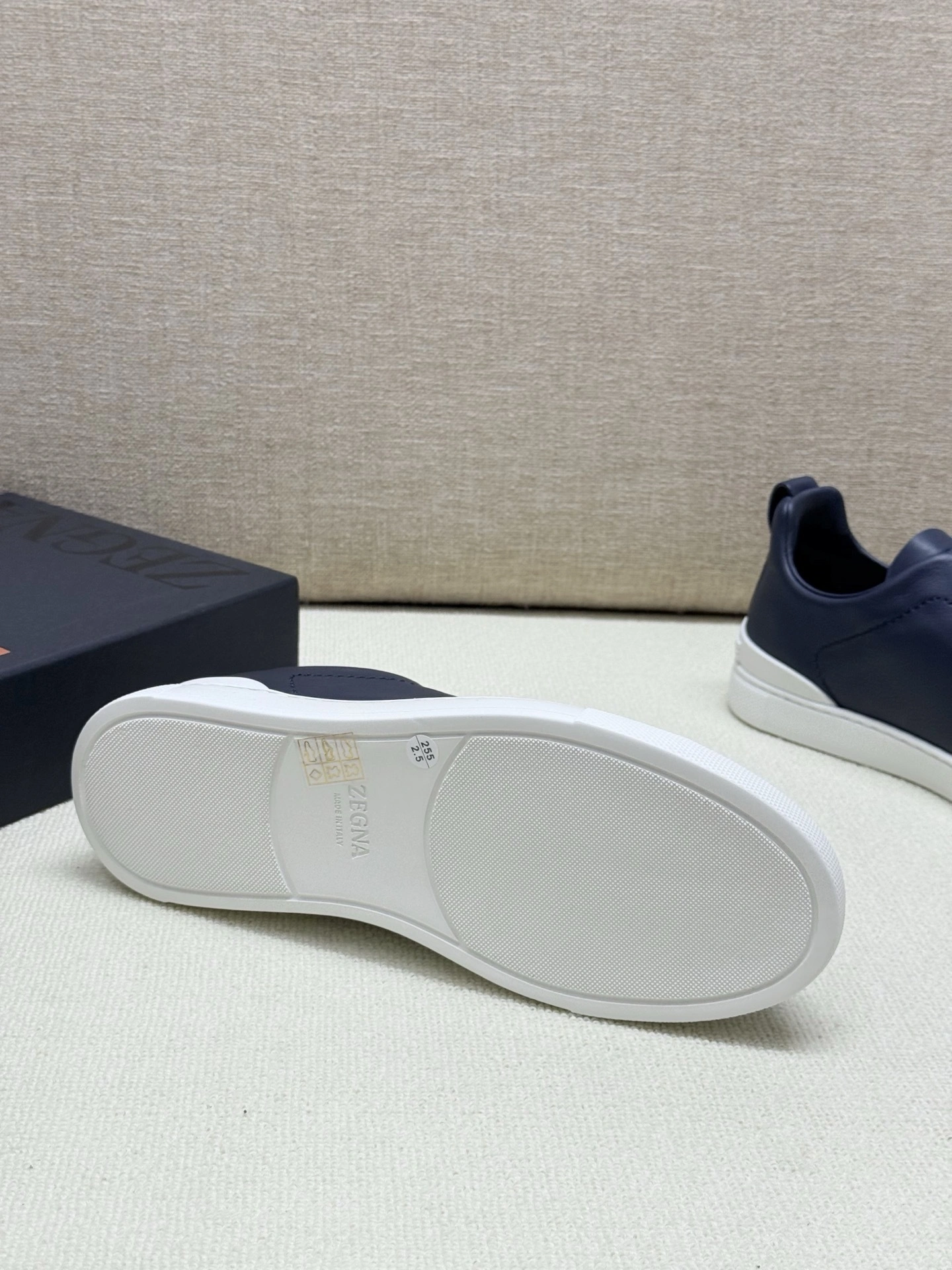 OOBB-- Z5691 LHOTA-S5207Z-ERA TRIPLE STITCH™ SECONDSKIN Calfskin item:E-X000I0534
