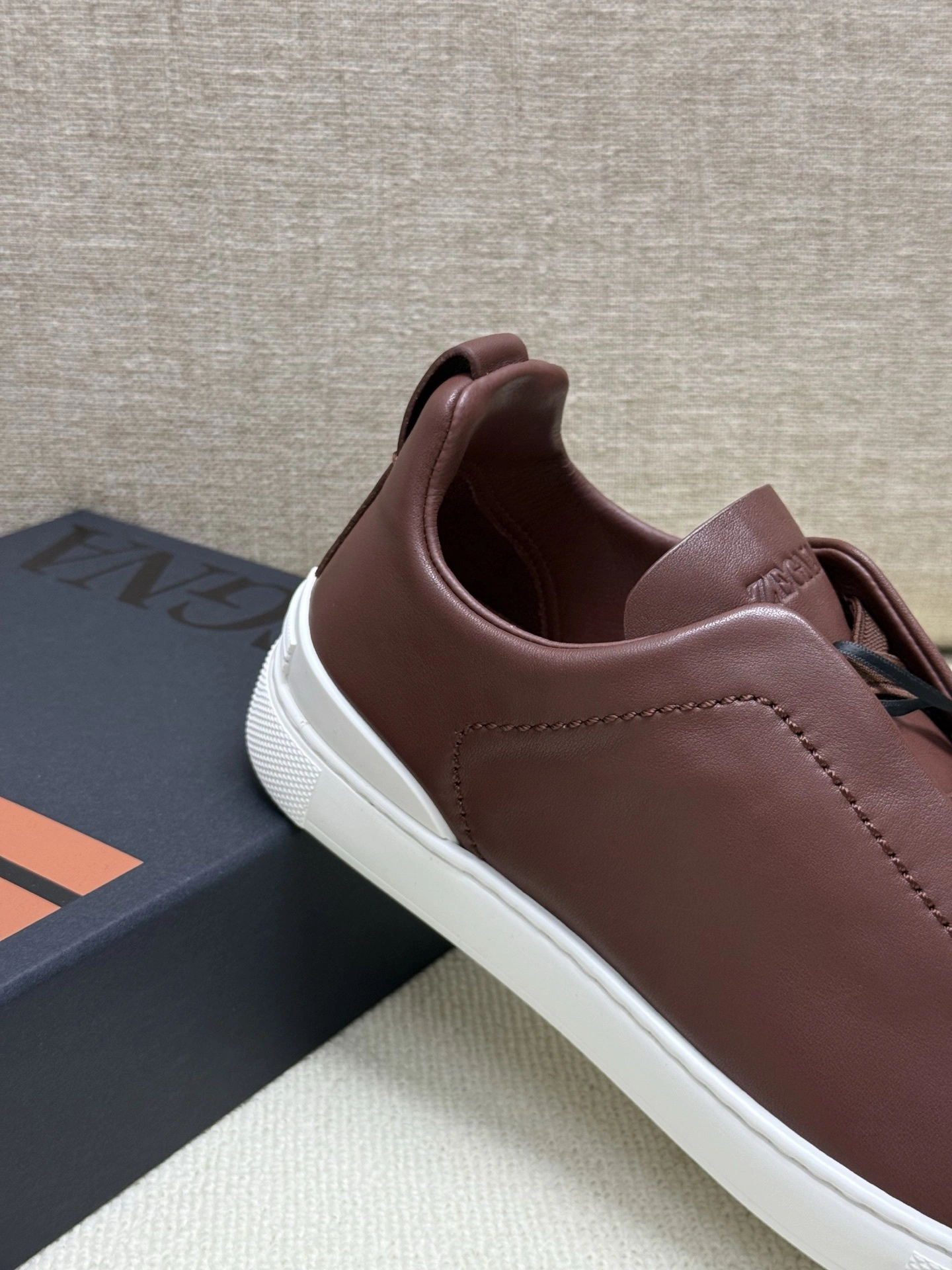 OOBB-- z5691 LHOTA-S5207Z-RVT TRIPLE STITCH™ SECONDSKIN Calfskin item:E-X000I0531