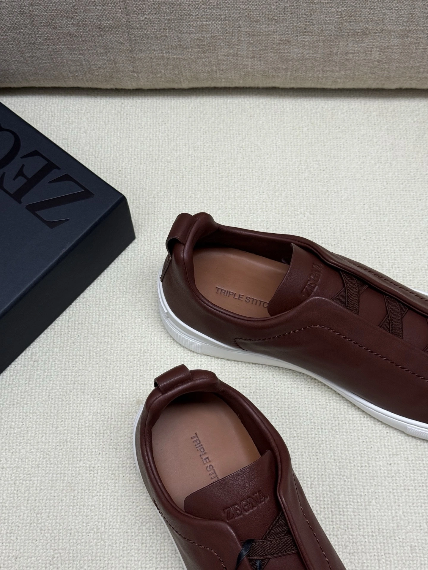 OOBB-- z5691 LHOTA-S5207Z-RVT TRIPLE STITCH™ SECONDSKIN Calfskin item:E-X000I0531