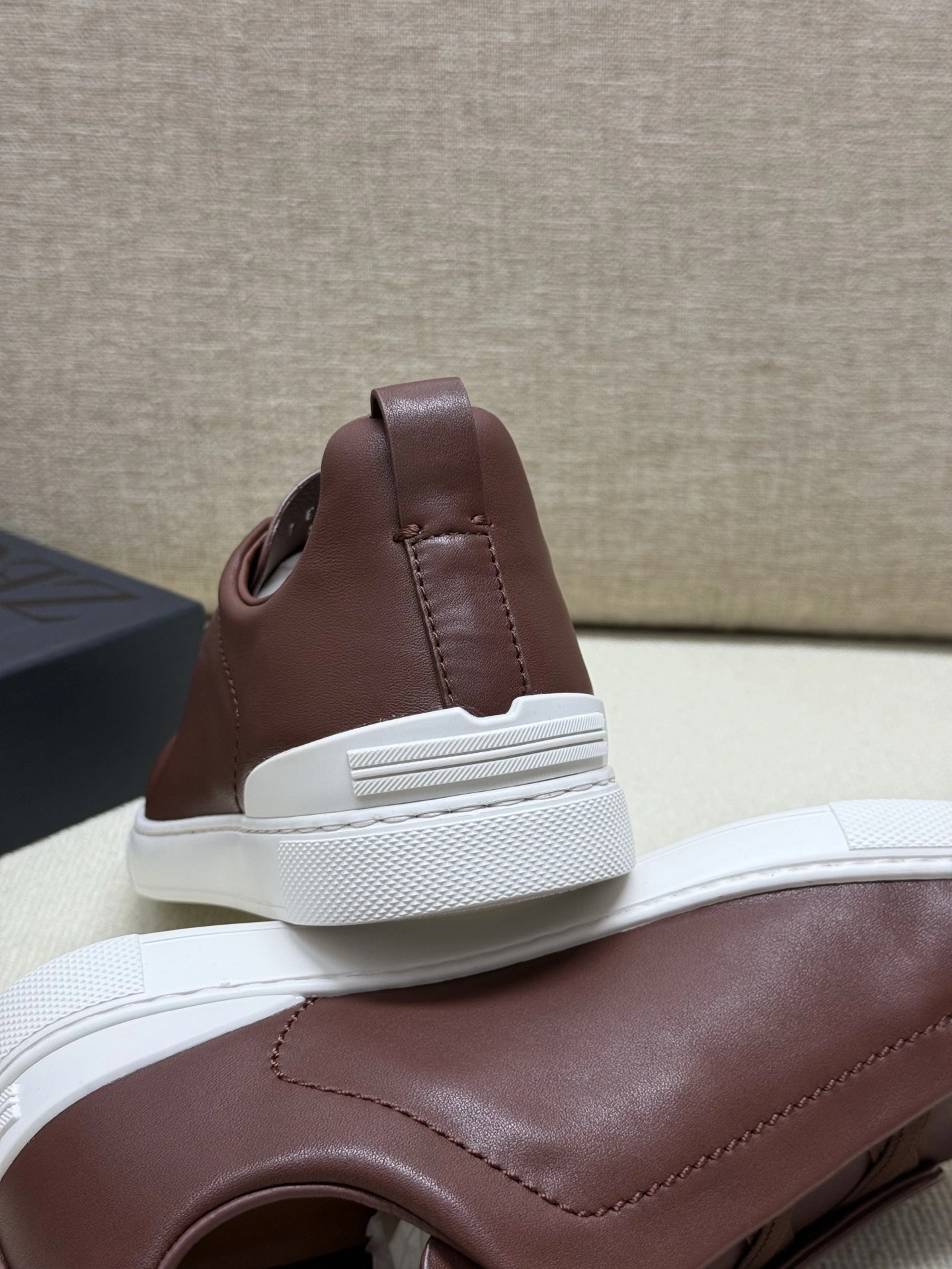 OOBB-- z5691 LHOTA-S5207Z-RVT TRIPLE STITCH™ SECONDSKIN Calfskin item:E-X000I0531