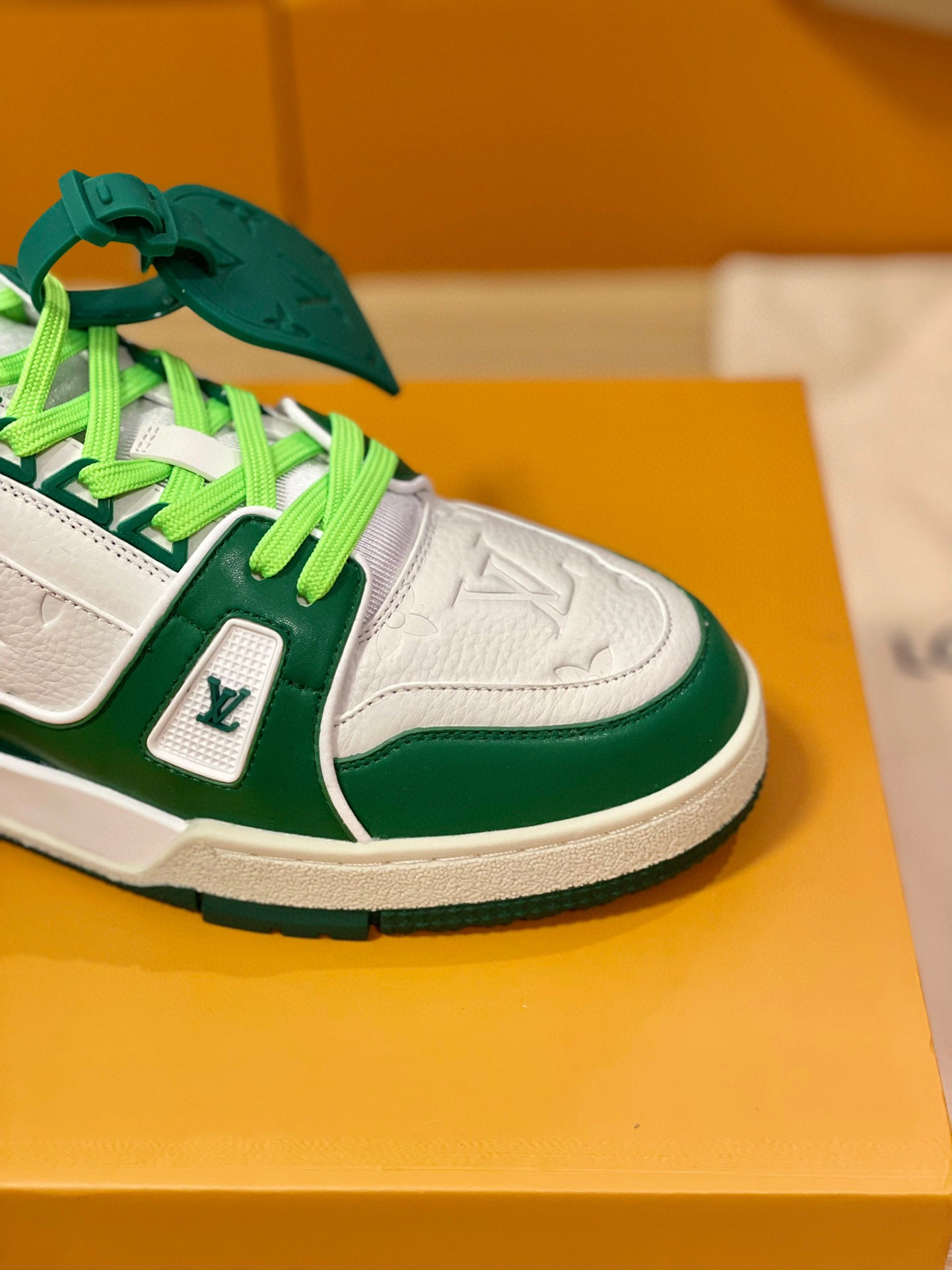 OOBB- 1A8125 Trainer Calfskin item:B-X602J2117
