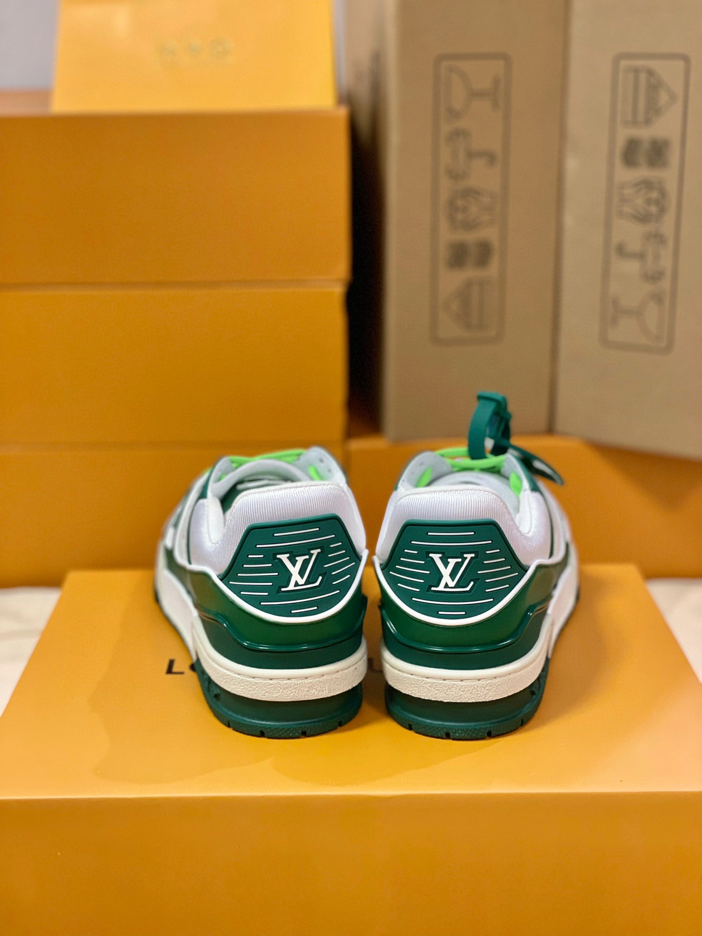 OOBB- 1A8125 Trainer Calfskin item:B-X602J2117