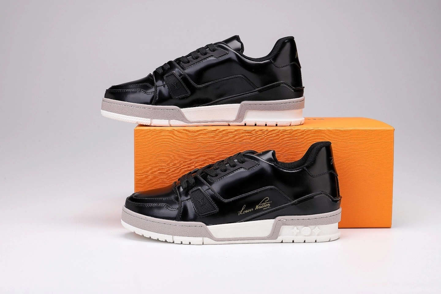 OOBB- 1A8IJU Trainer item:B-X000D15H-24