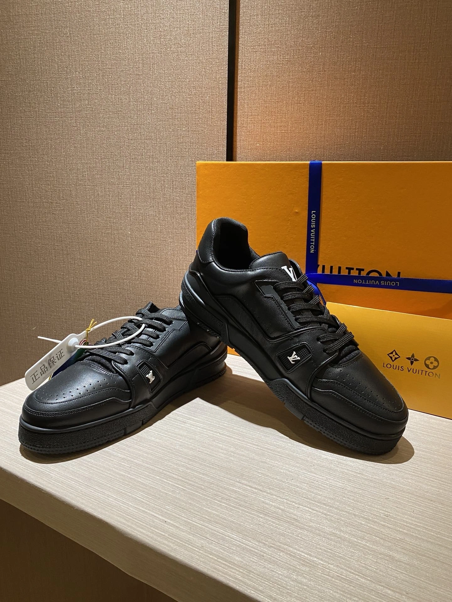 OOBB- 1A9AFU Trainer item:B-X315D14H-37