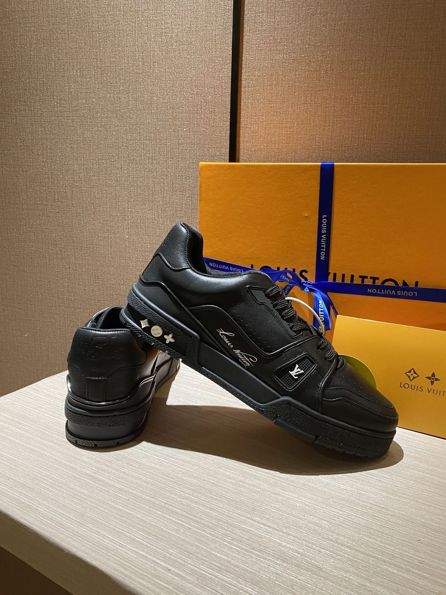 OOBB- 1A9AFU Trainer item:B-X315D14H-37