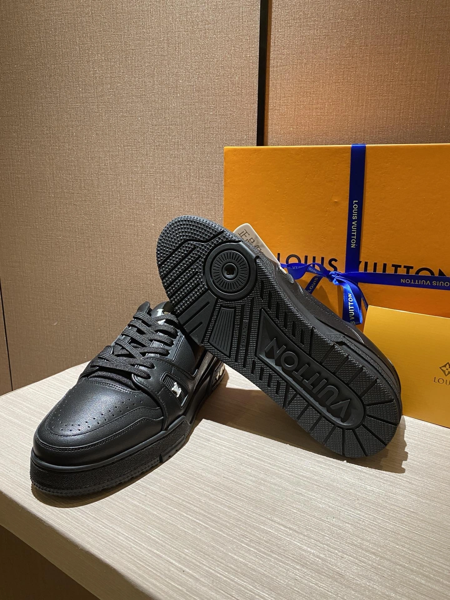 OOBB- 1A9AFU Trainer item:B-X315D14H-37
