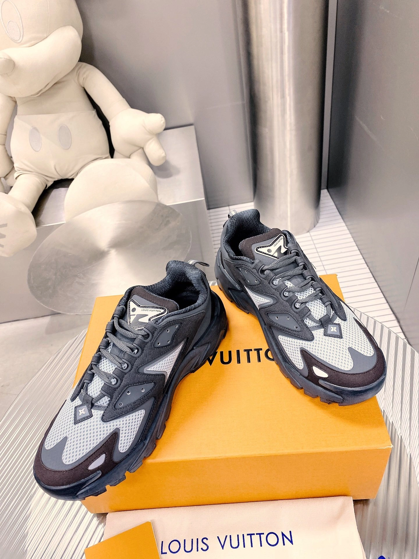 OOBB- 1AA2VX Runner Tatic item:D-X230A1079